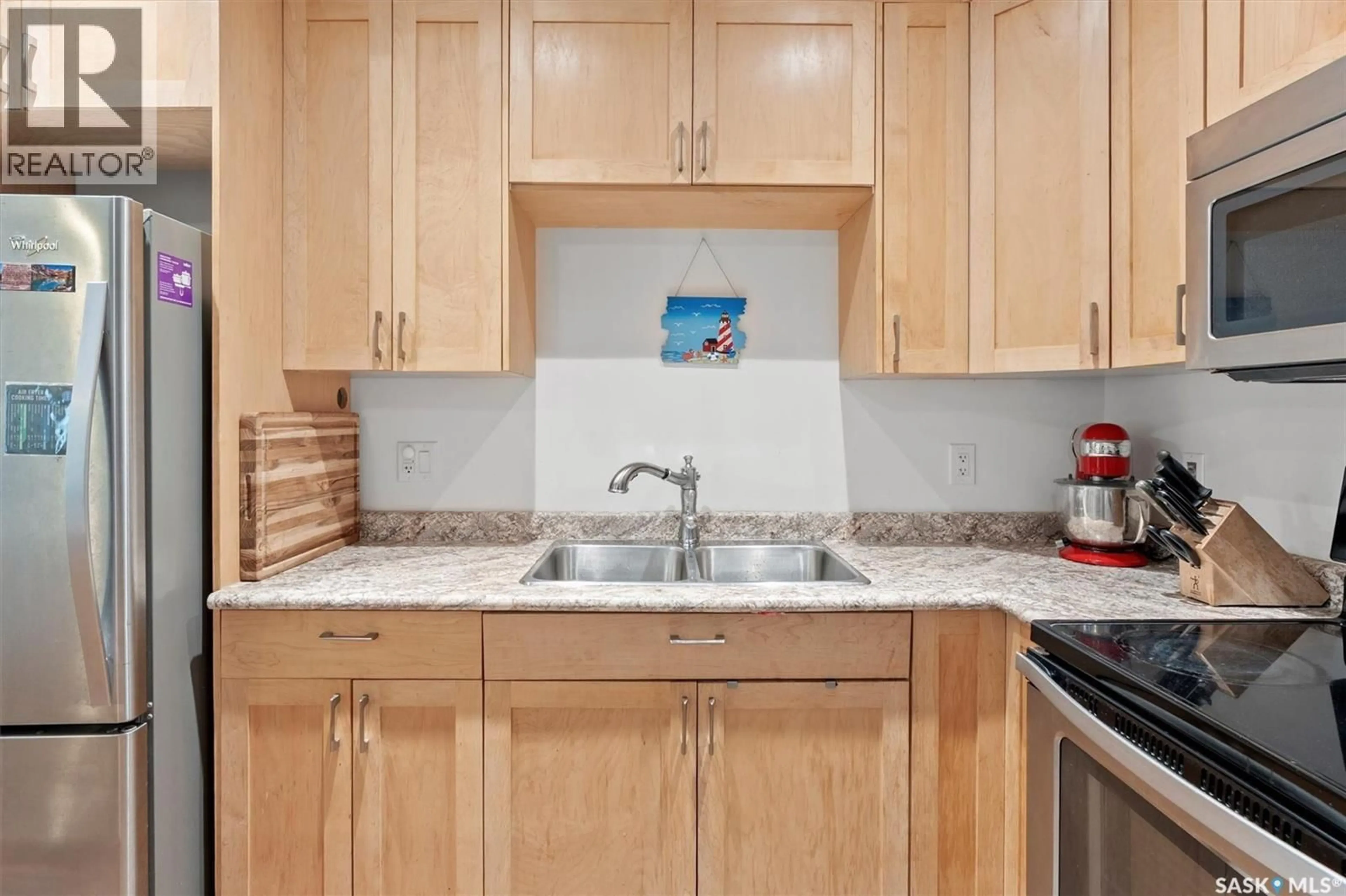 Standard kitchen, unknown for 1430 C AVENUE, Saskatoon Saskatchewan S7L1L1