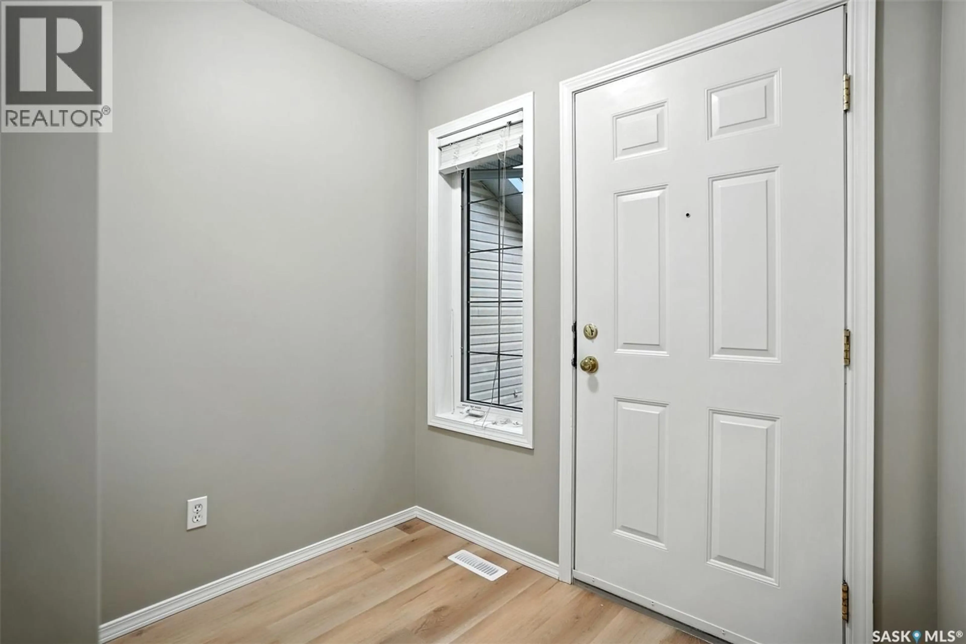 Indoor entryway for 111 - 30 FAIRBROTHER CRESCENT, Saskatoon Saskatchewan S7S1L3