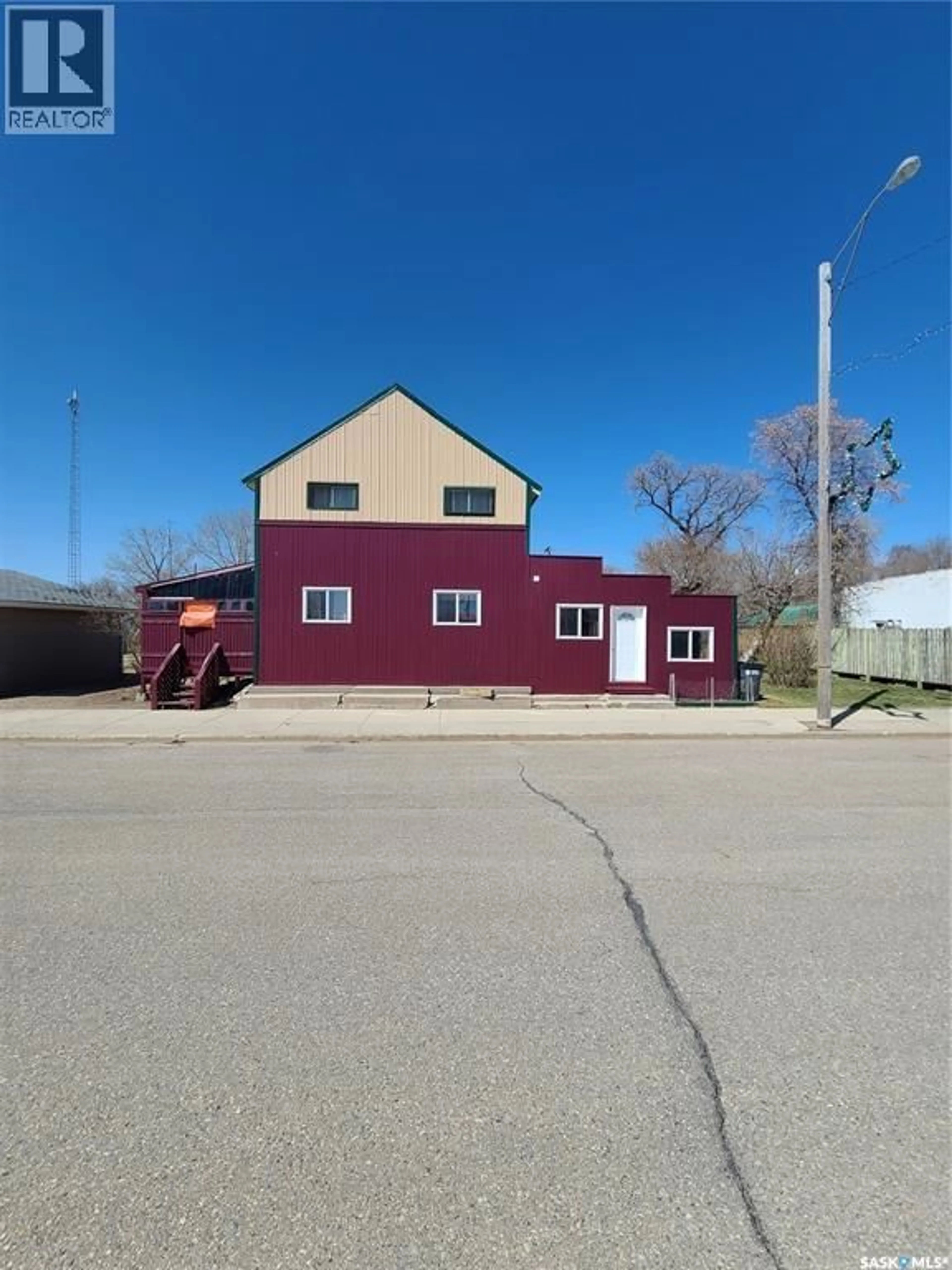 A pic from outside/outdoor area/front of a property/back of a property/a pic from drone, building for 48 MAIN STREET, Manor Saskatchewan S0C1R0
