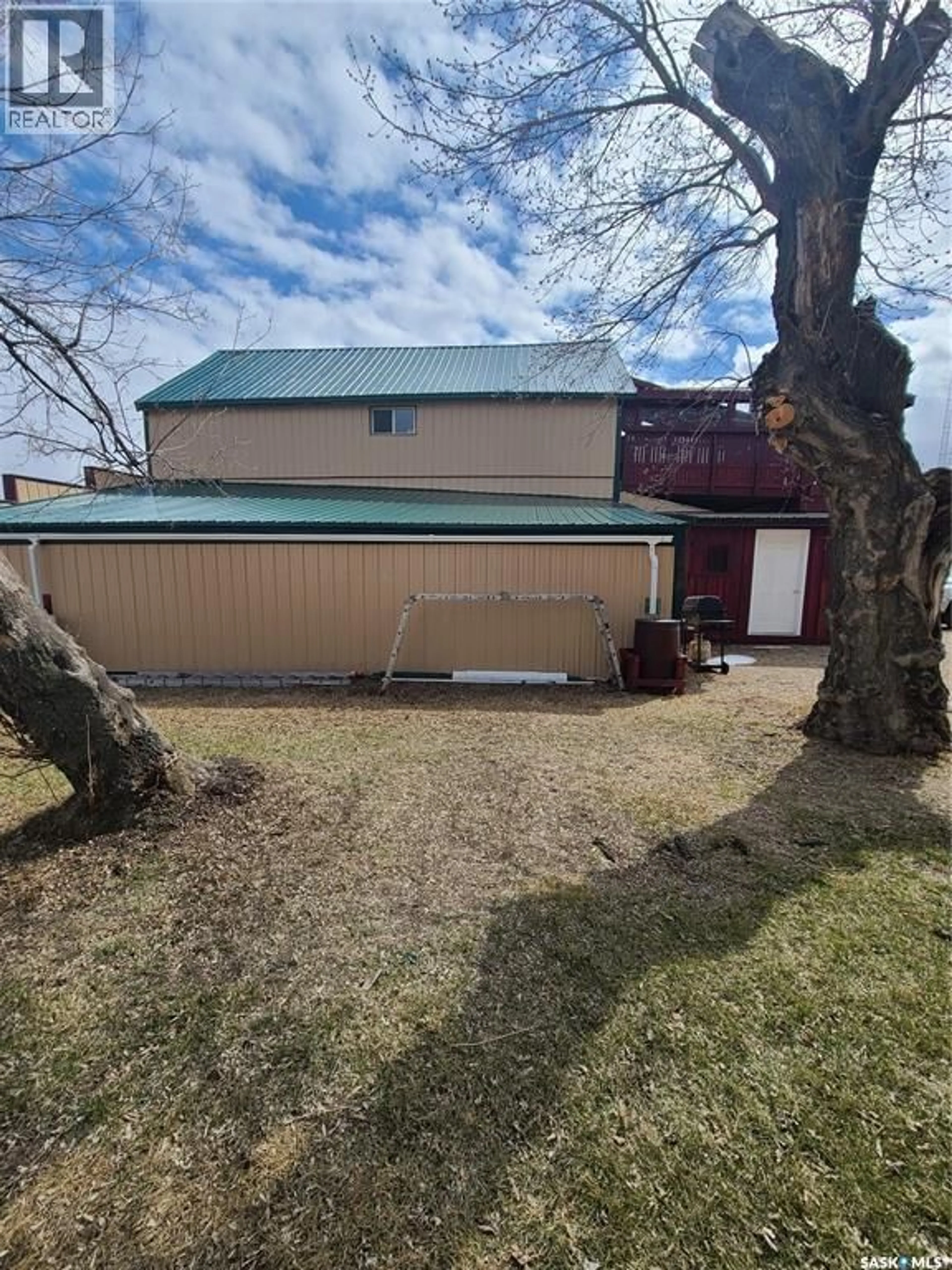 A pic from outside/outdoor area/front of a property/back of a property/a pic from drone, street for 48 MAIN STREET, Manor Saskatchewan S0C1R0
