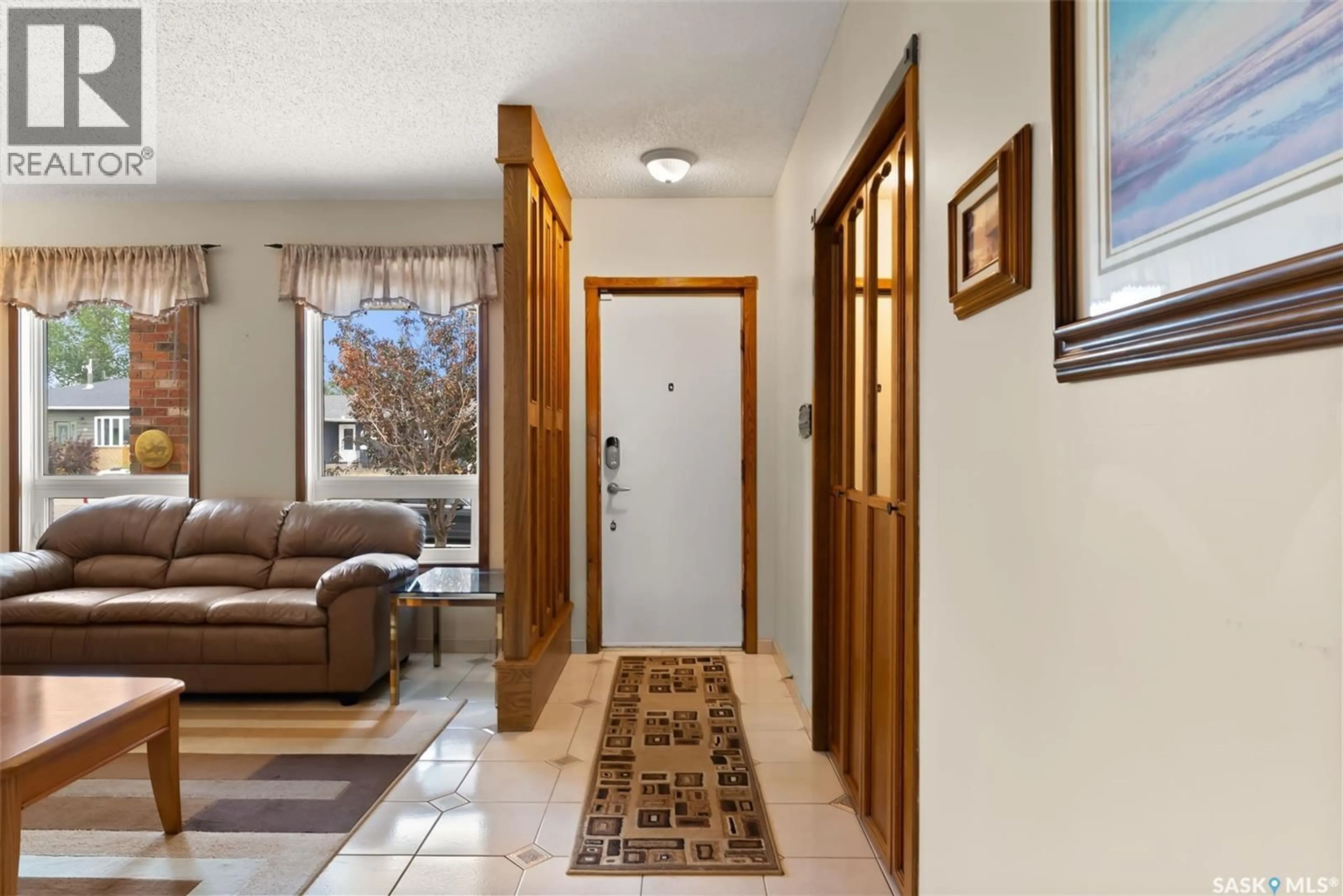 Indoor entryway for 10 TATE STREET, Regina Saskatchewan S4X1X4