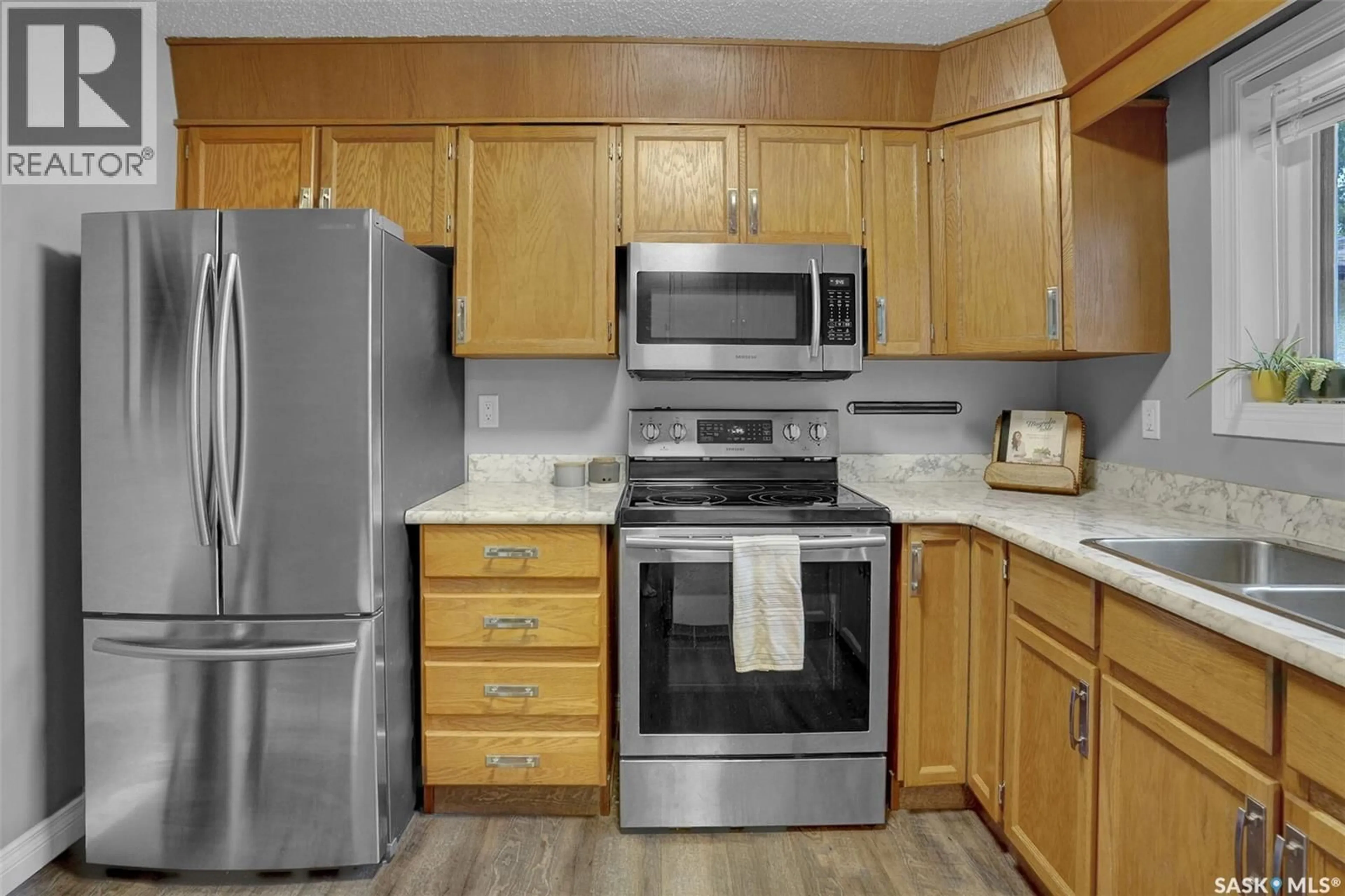 Standard kitchen, unknown for 1217 RUNCIMAN CRESCENT, Regina Saskatchewan S4X2Z3