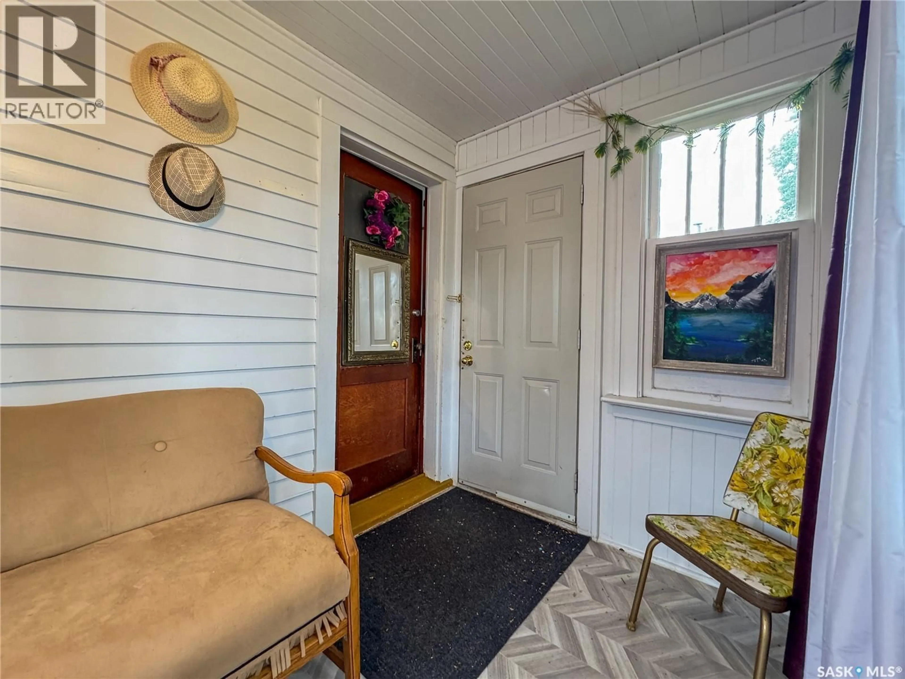 Indoor entryway for 1443 PRINCESS STREET, Regina Saskatchewan S4T3Z1