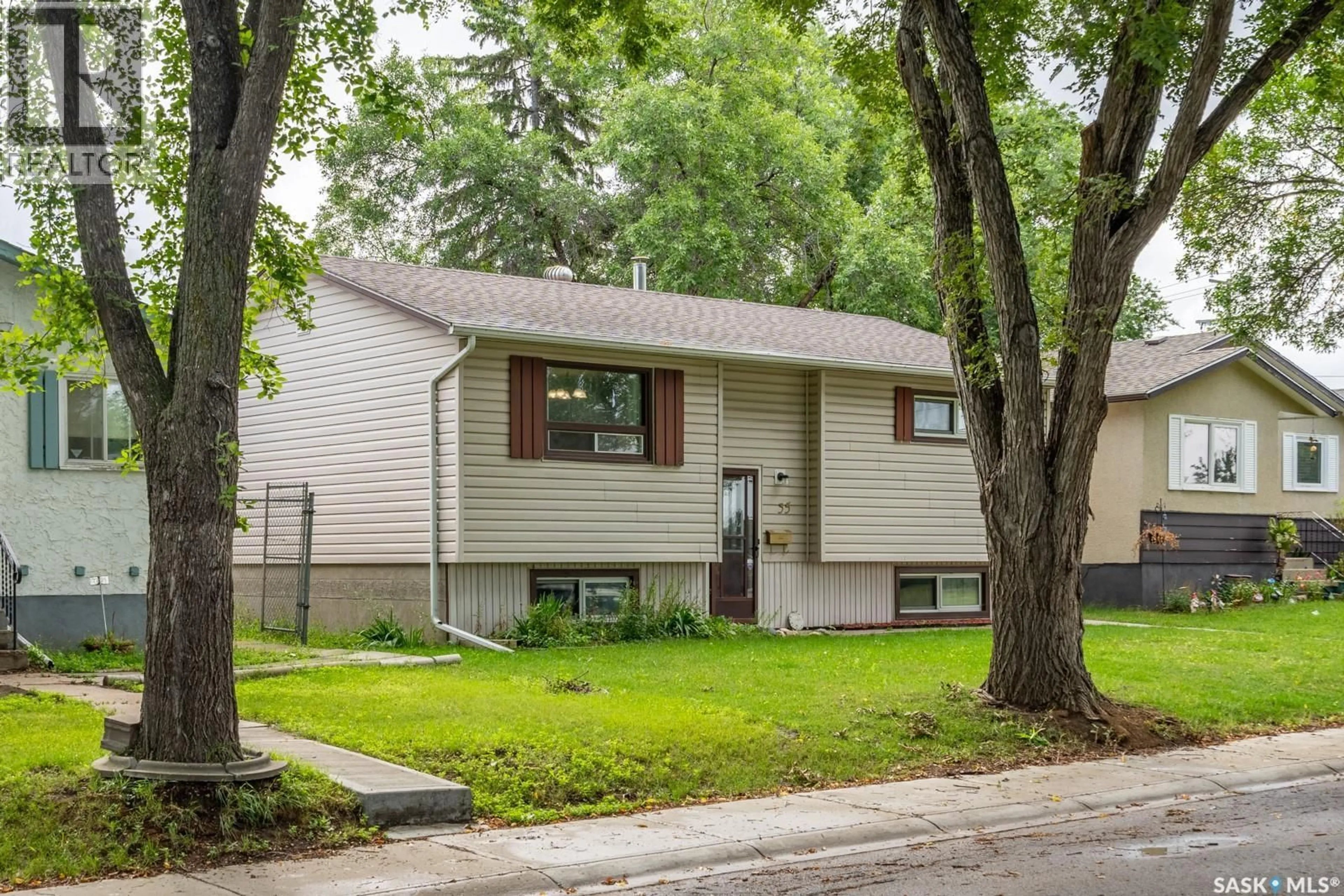 Home with vinyl exterior material, street for 35 MARSHALL CRESCENT, Regina Saskatchewan S4R4Y8