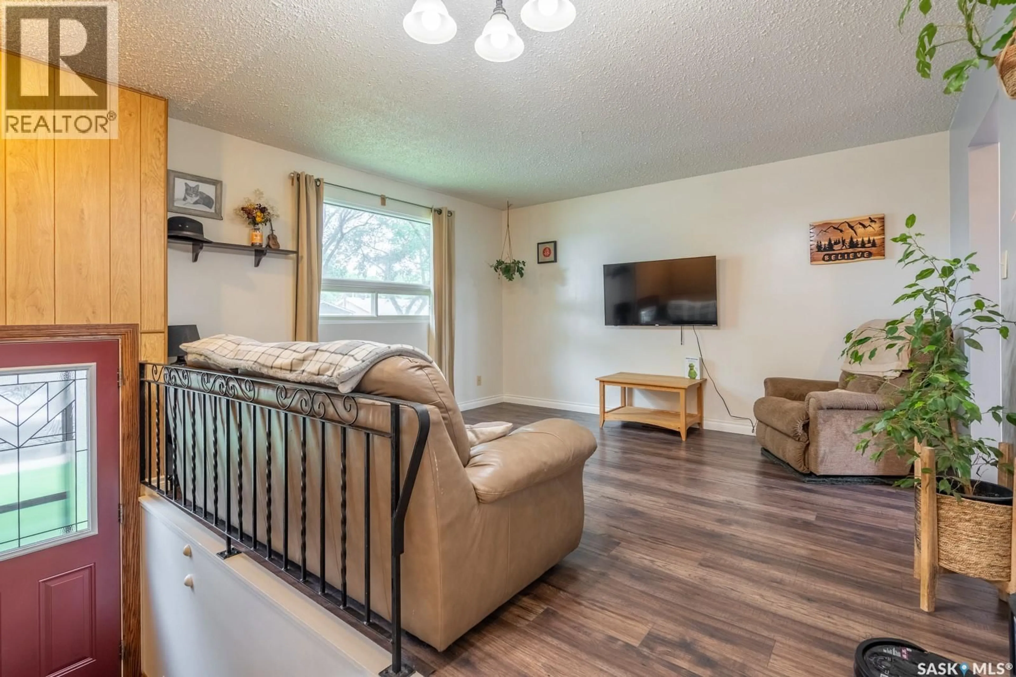 Living room with furniture, wood/laminate floor for 35 MARSHALL CRESCENT, Regina Saskatchewan S4R4Y8