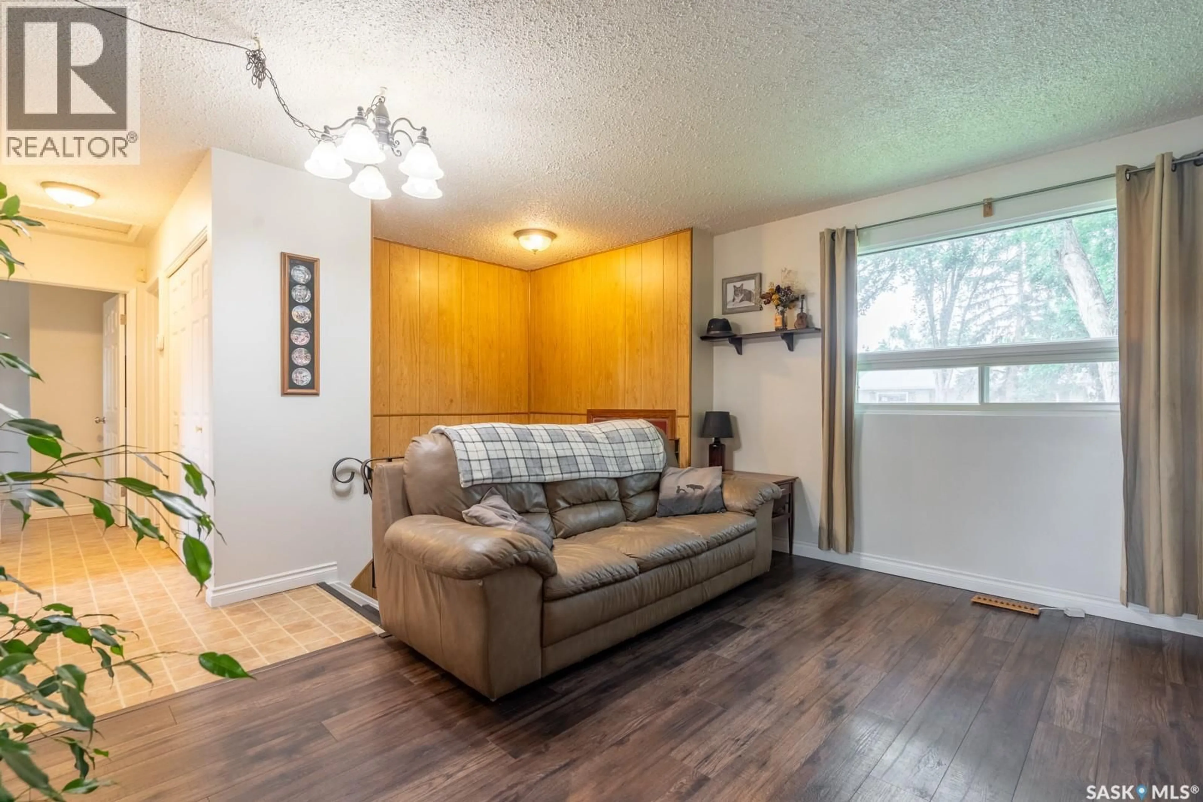 Living room with furniture, wood/laminate floor for 35 MARSHALL CRESCENT, Regina Saskatchewan S4R4Y8
