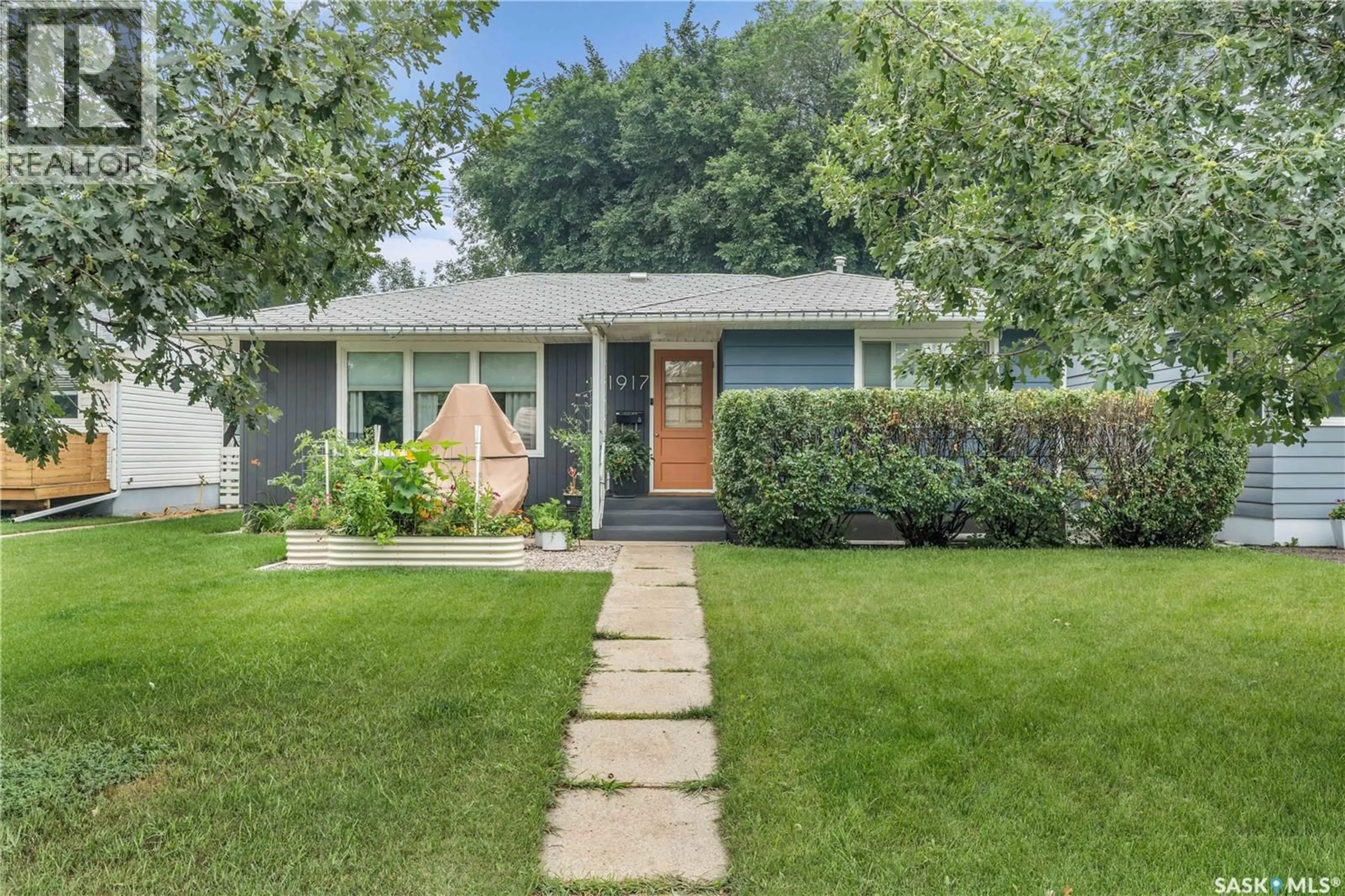 Home with vinyl exterior material, street for S - 1917 CUMBERLAND AVENUE, Saskatoon Saskatchewan S7J1Y9