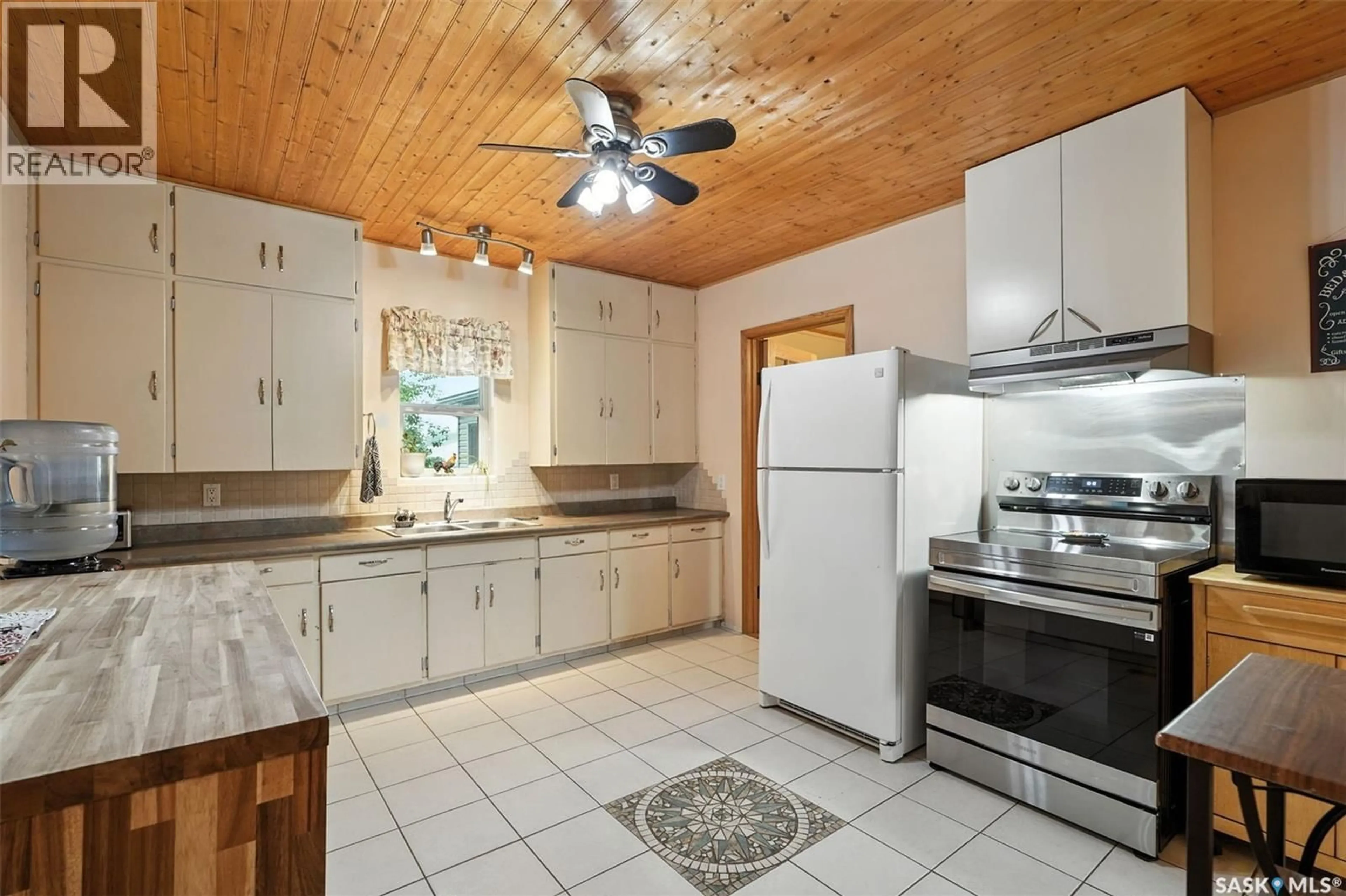 Standard kitchen, ceramic/tile floor for 64 MAIN STREET, Radisson Saskatchewan S0K3L0