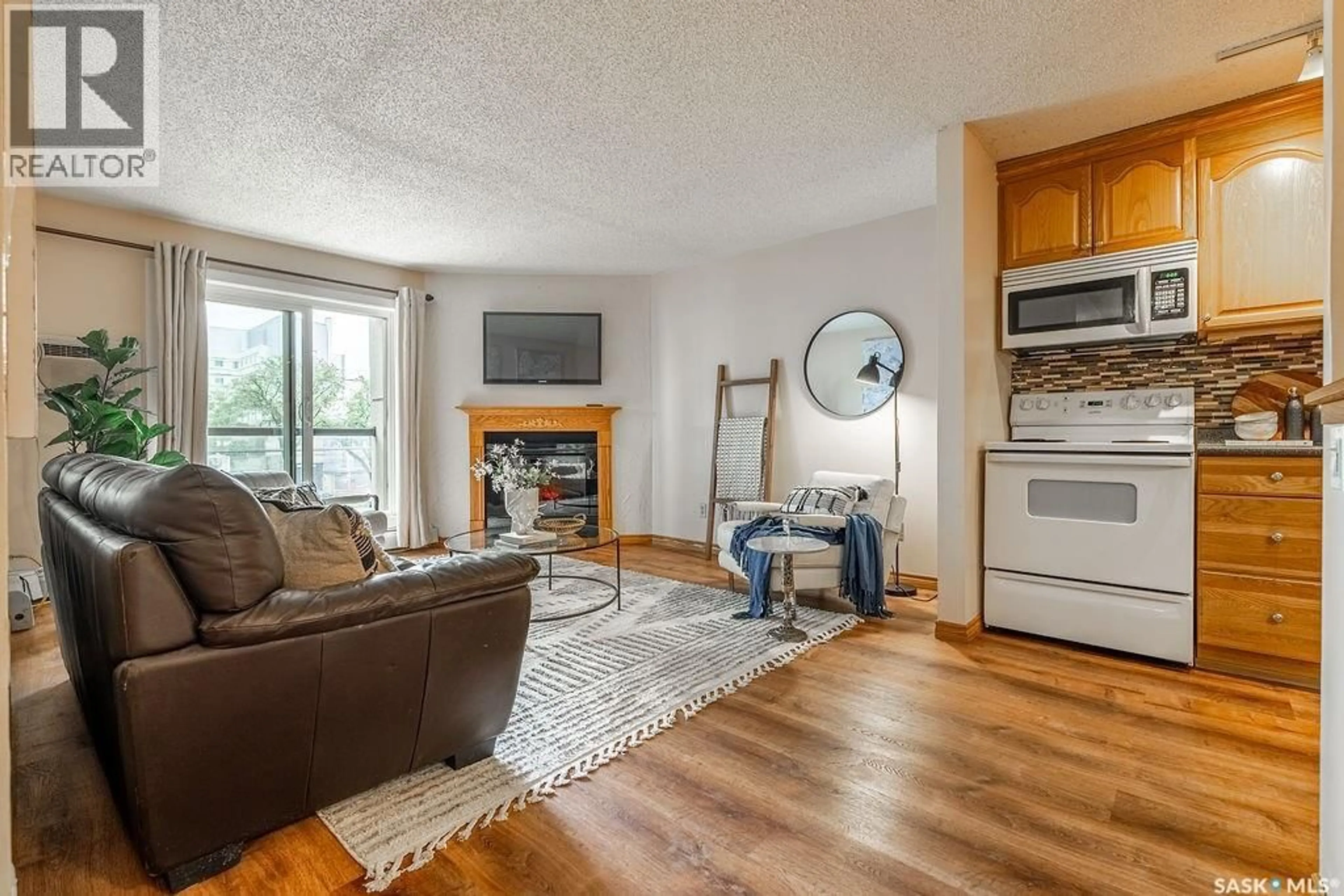 Living room with furniture, wood/laminate floor for N - 302 536 4TH AVENUE, Saskatoon Saskatchewan S7K2M7