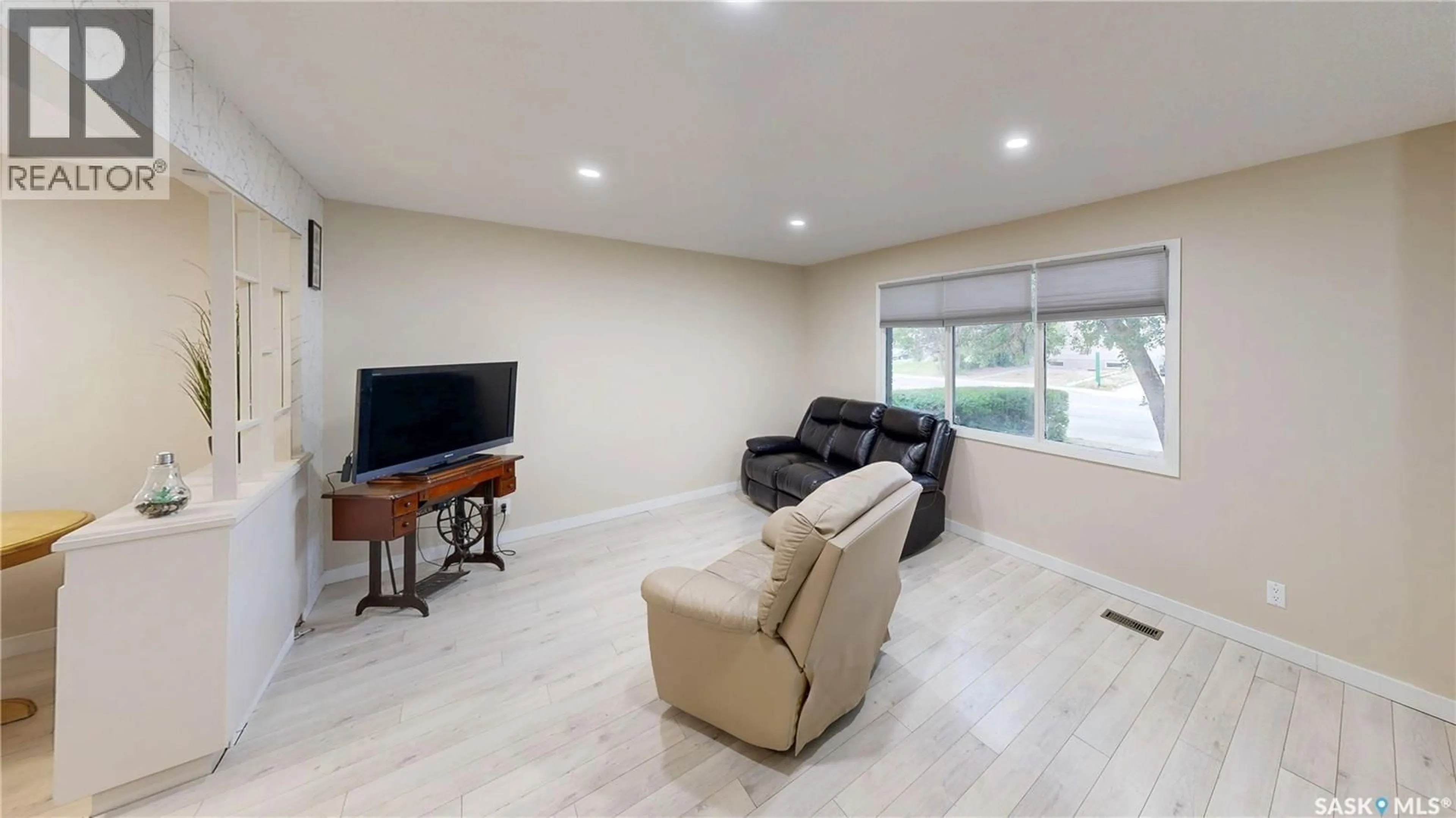 Living room with furniture, unknown for 1018 DEWDNEY AVENUE, Regina Saskatchewan S4N0C8