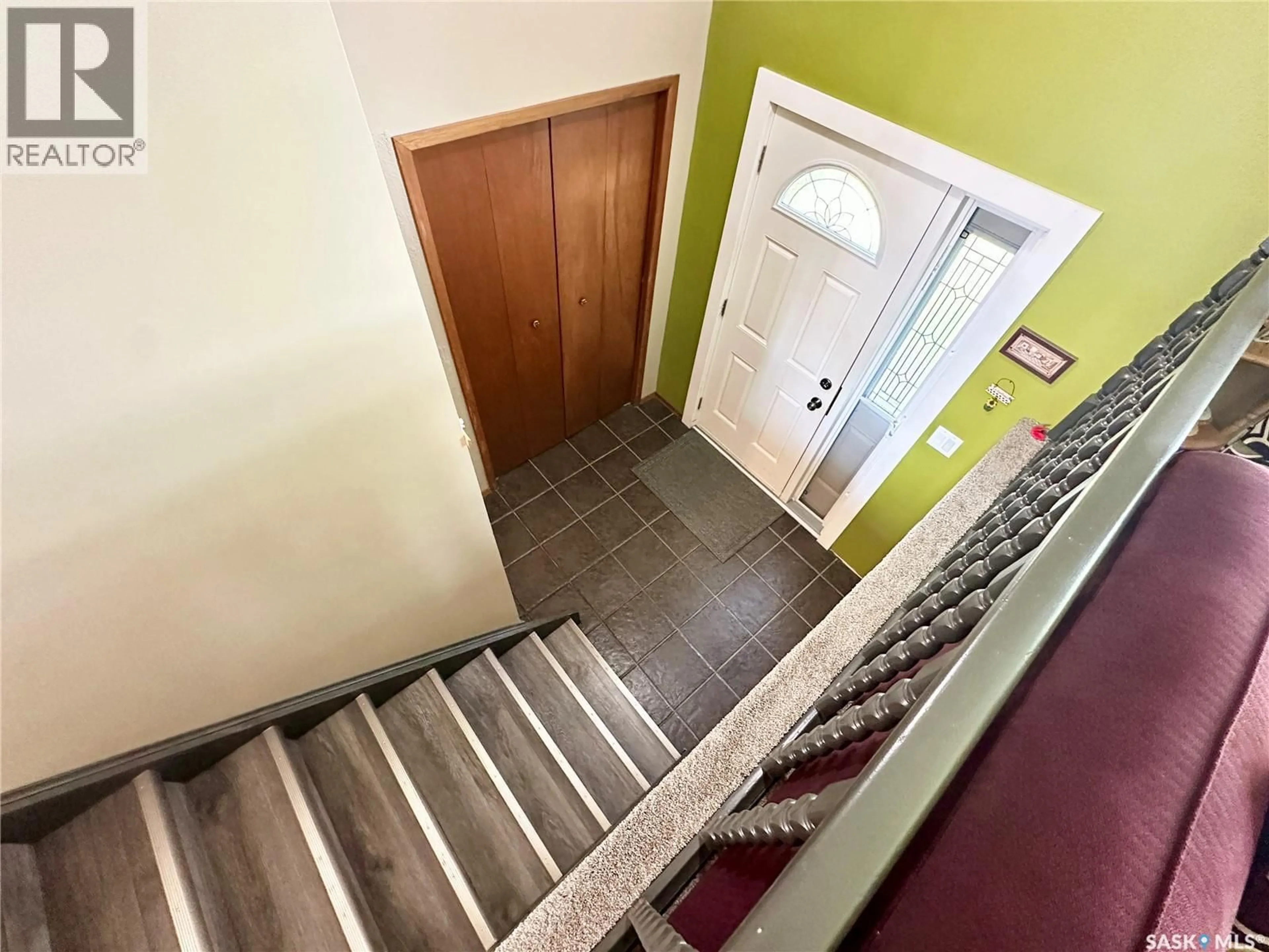 Stairs for 723 WASHINGTON DRIVE, Weyburn Saskatchewan S4H3C7