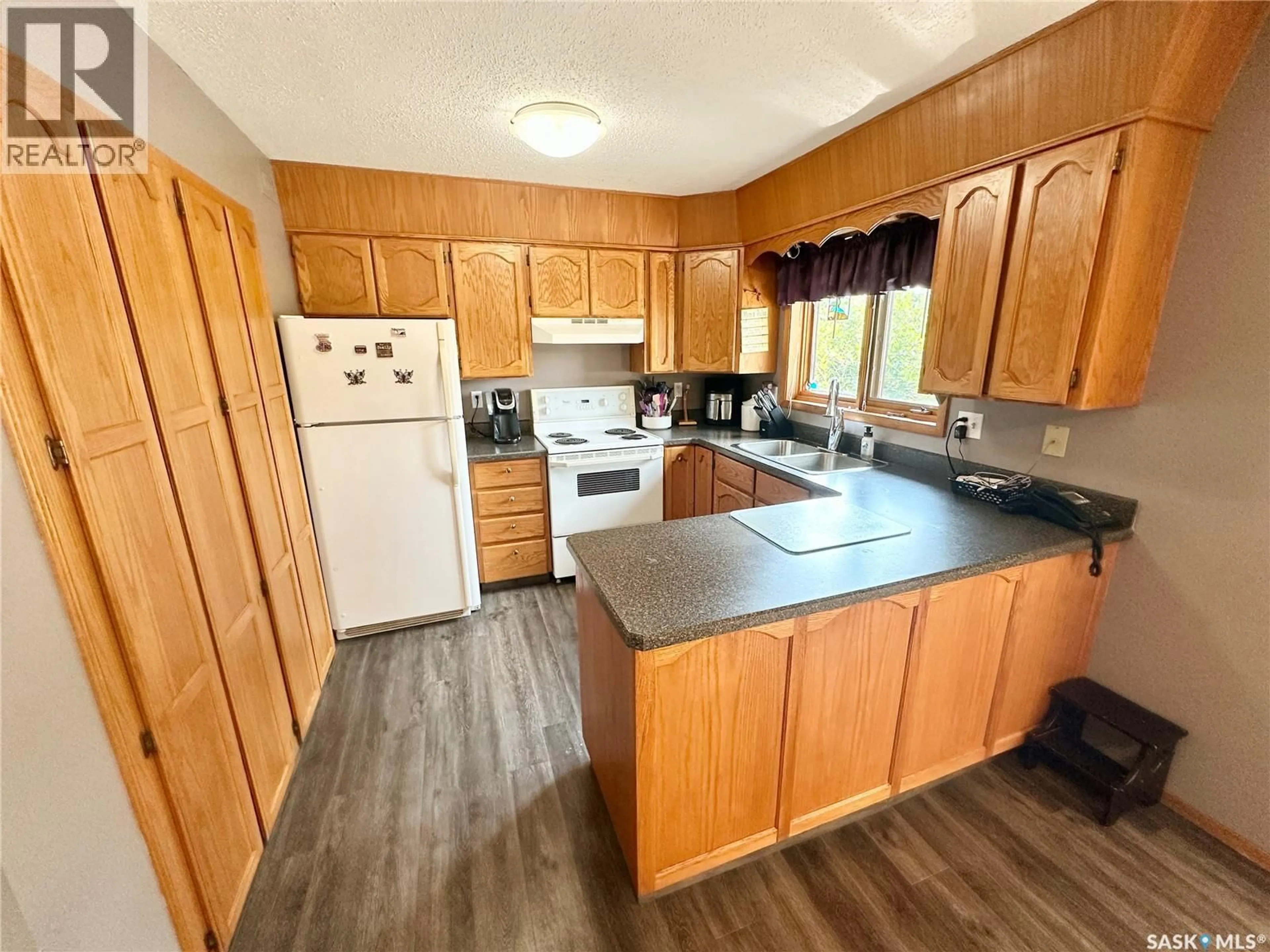 Standard kitchen, unknown for 723 WASHINGTON DRIVE, Weyburn Saskatchewan S4H3C7