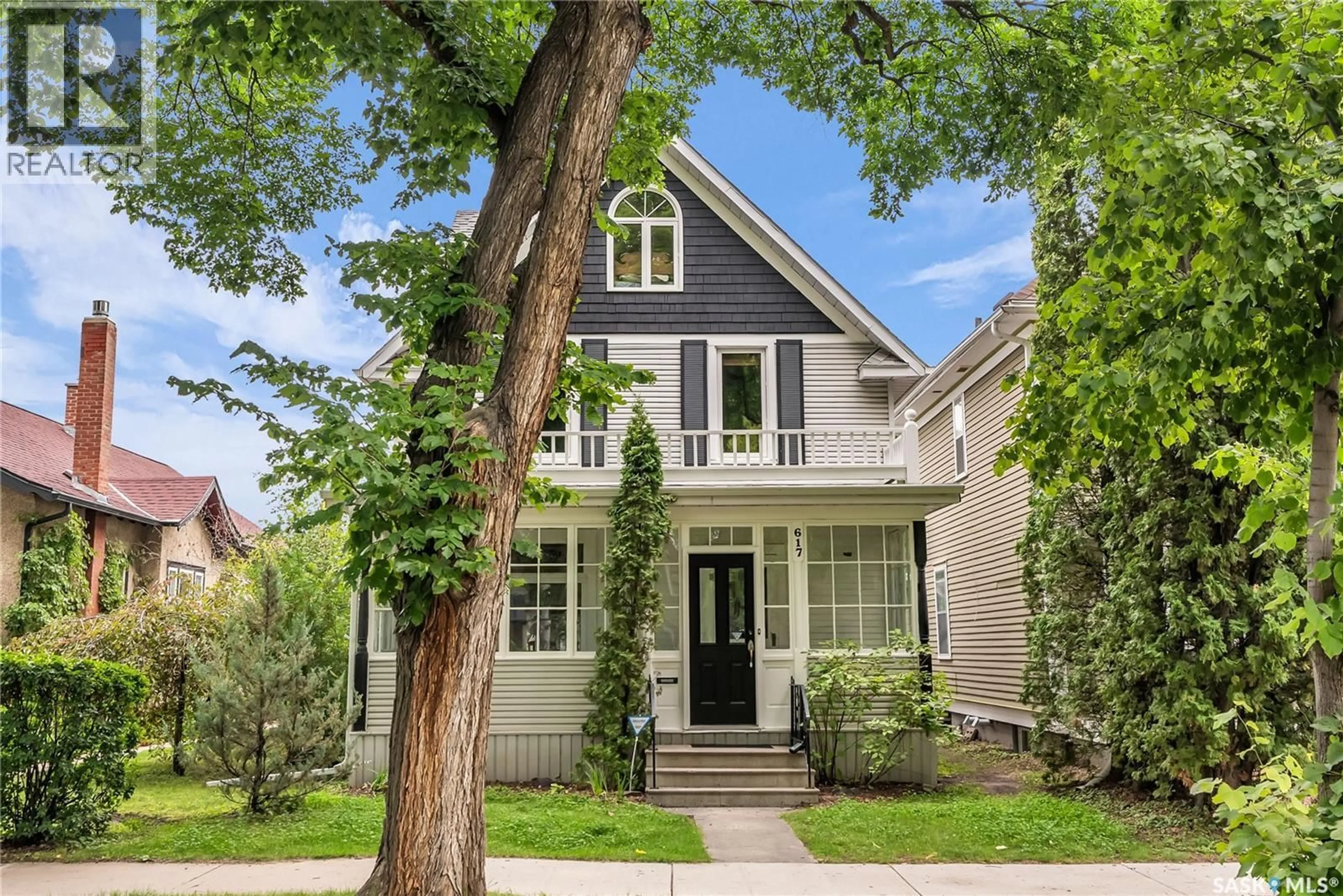 Home with vinyl exterior material, street for 617 LANSDOWNE AVENUE, Saskatoon Saskatchewan S7N1E2