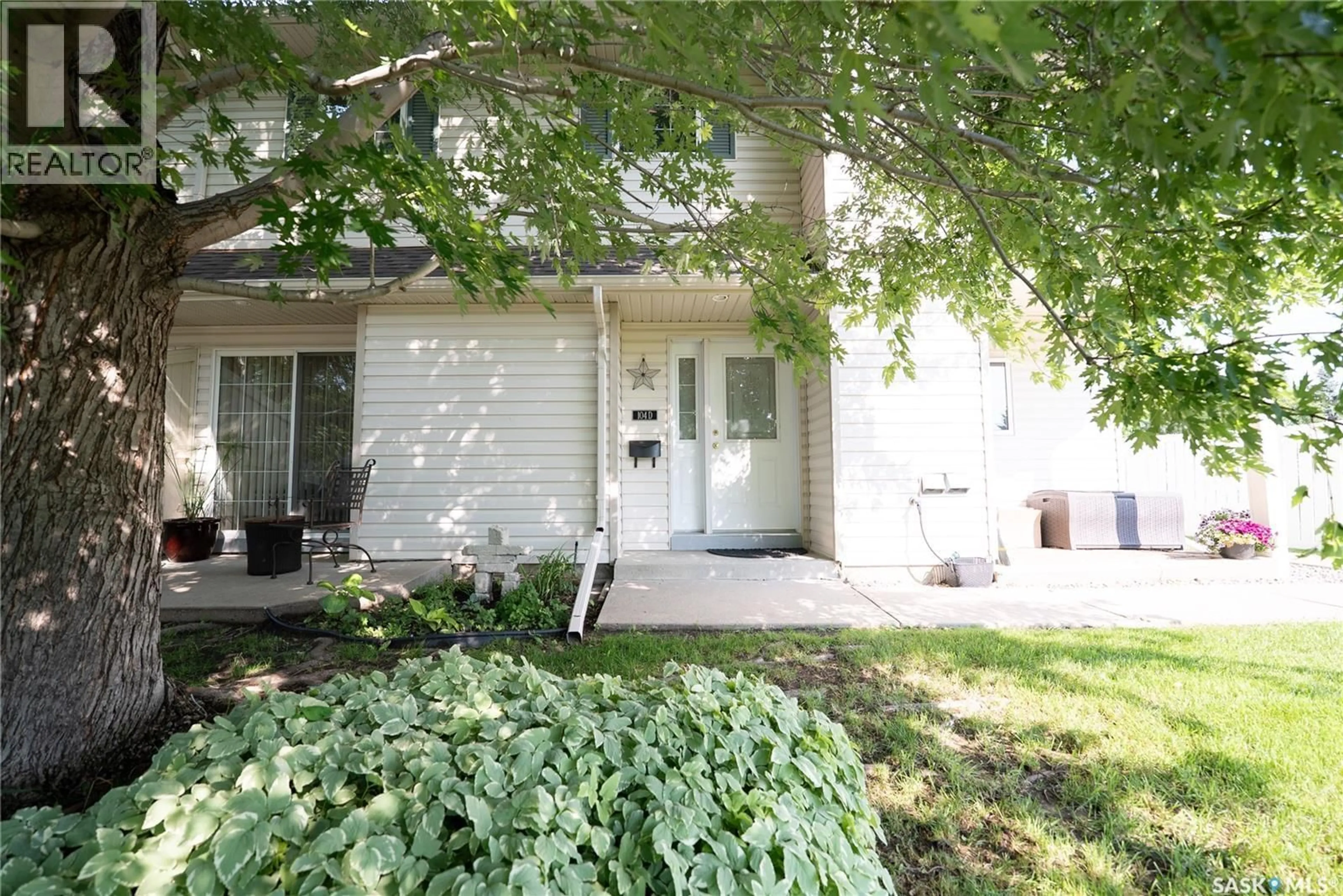 Patio, street for 104D KEEVIL CRESCENT, Saskatoon Saskatchewan S7N4R9