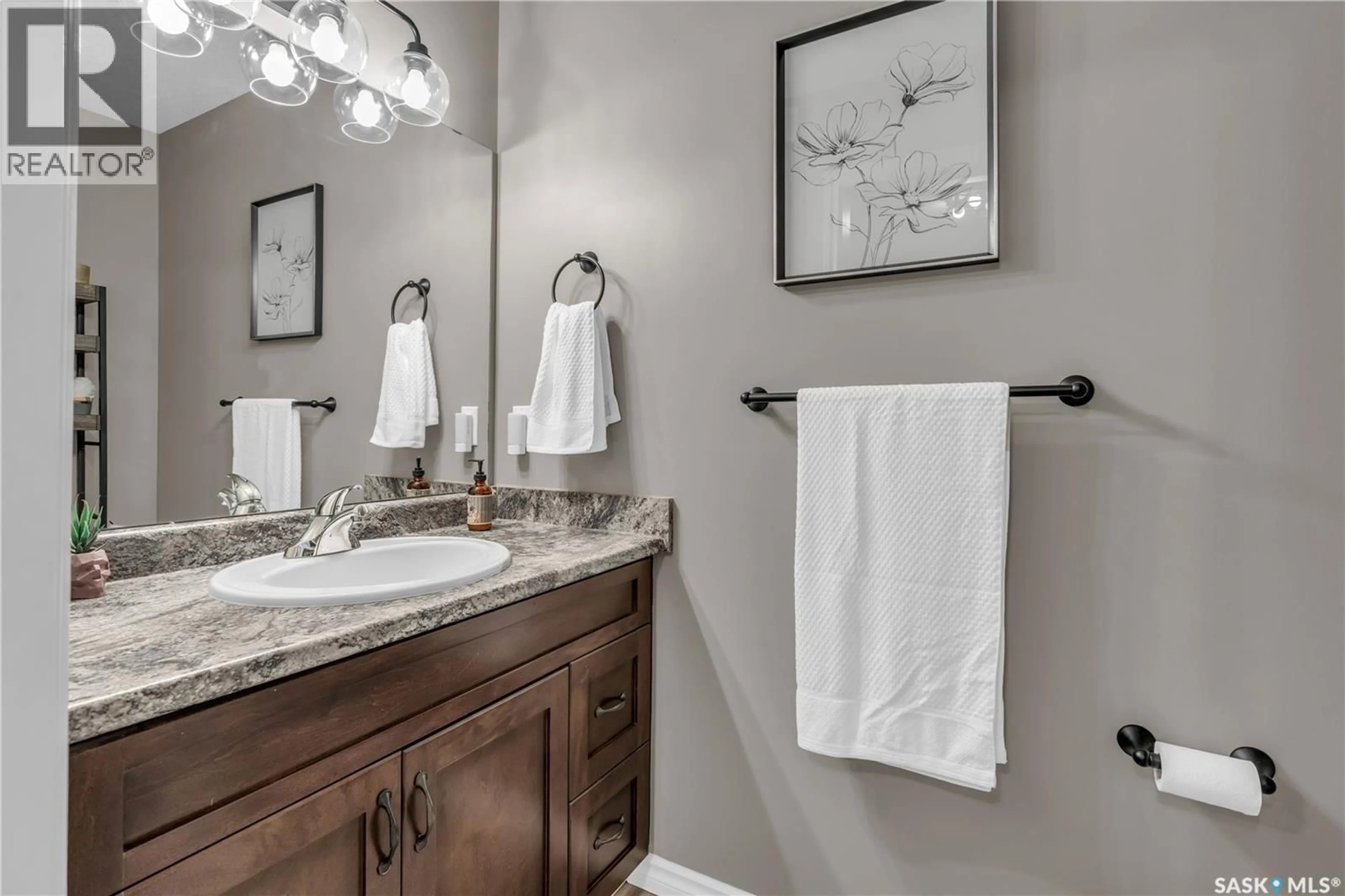 Contemporary bathroom, ceramic/tile floor for 404 SNEAD CRESCENT, Warman Saskatchewan S0K4S1