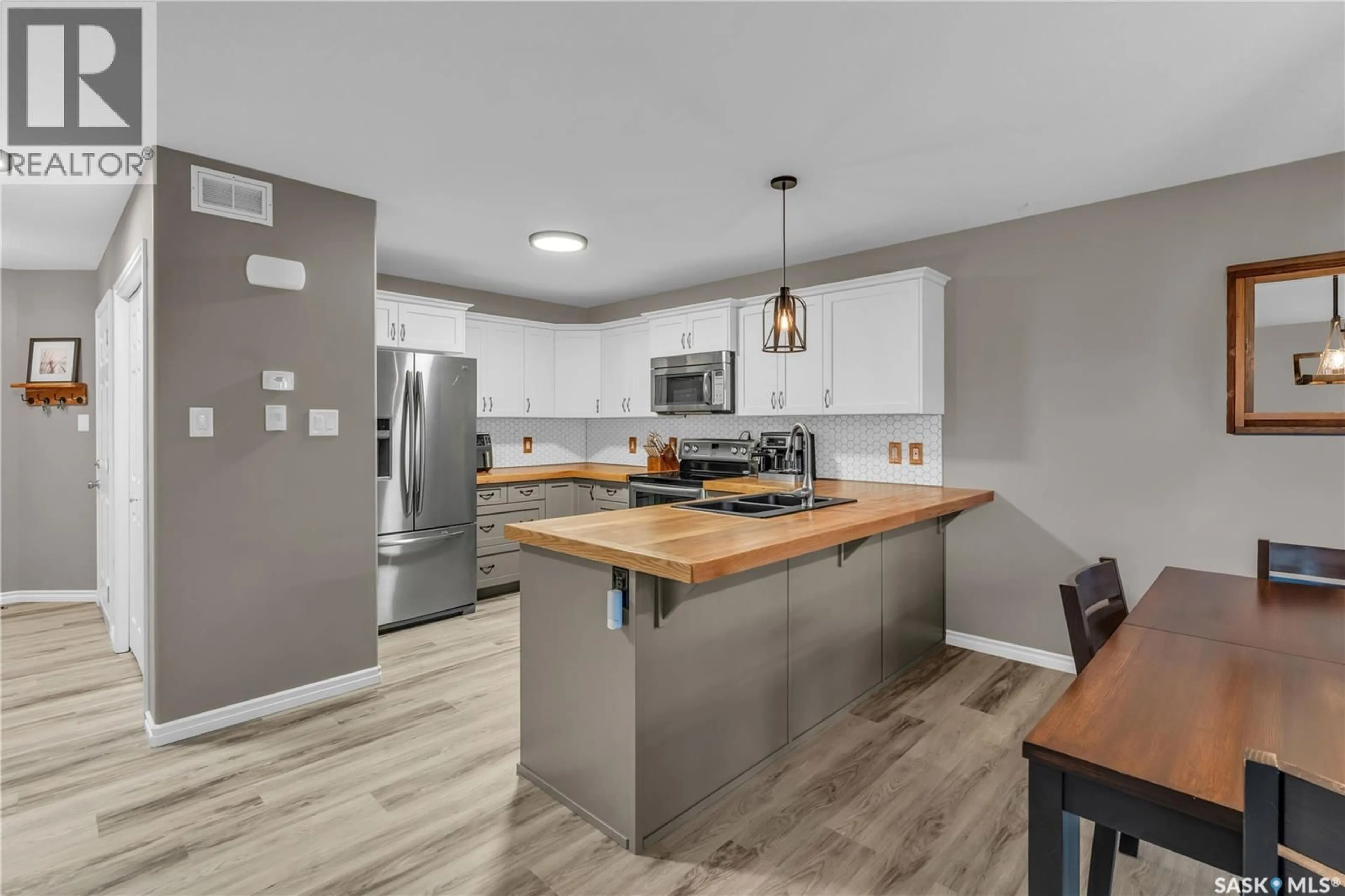 Open concept kitchen, unknown for 404 SNEAD CRESCENT, Warman Saskatchewan S0K4S1