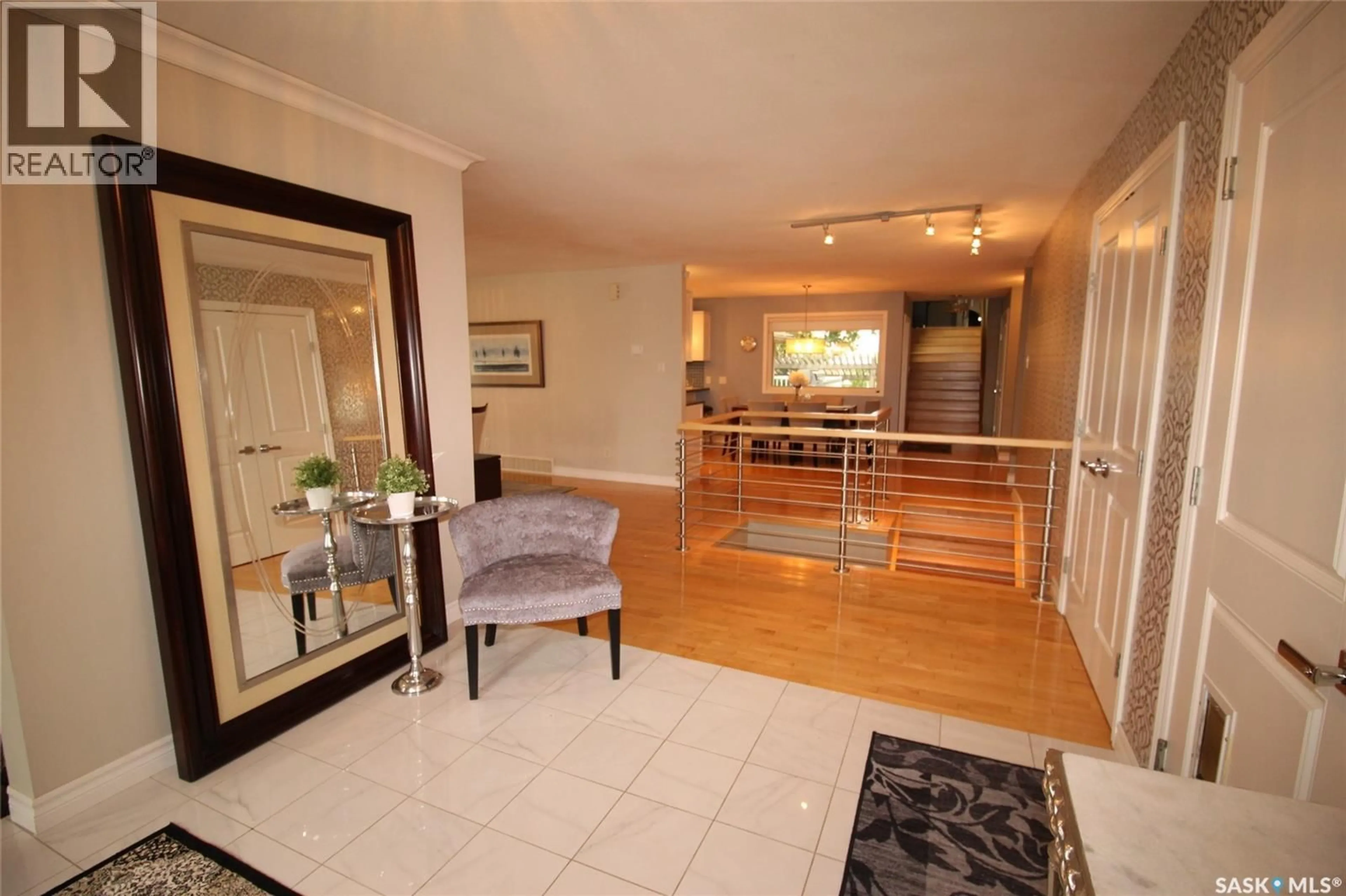 Indoor foyer for 555 5TH STREET, Shaunavon Saskatchewan S0N2M0