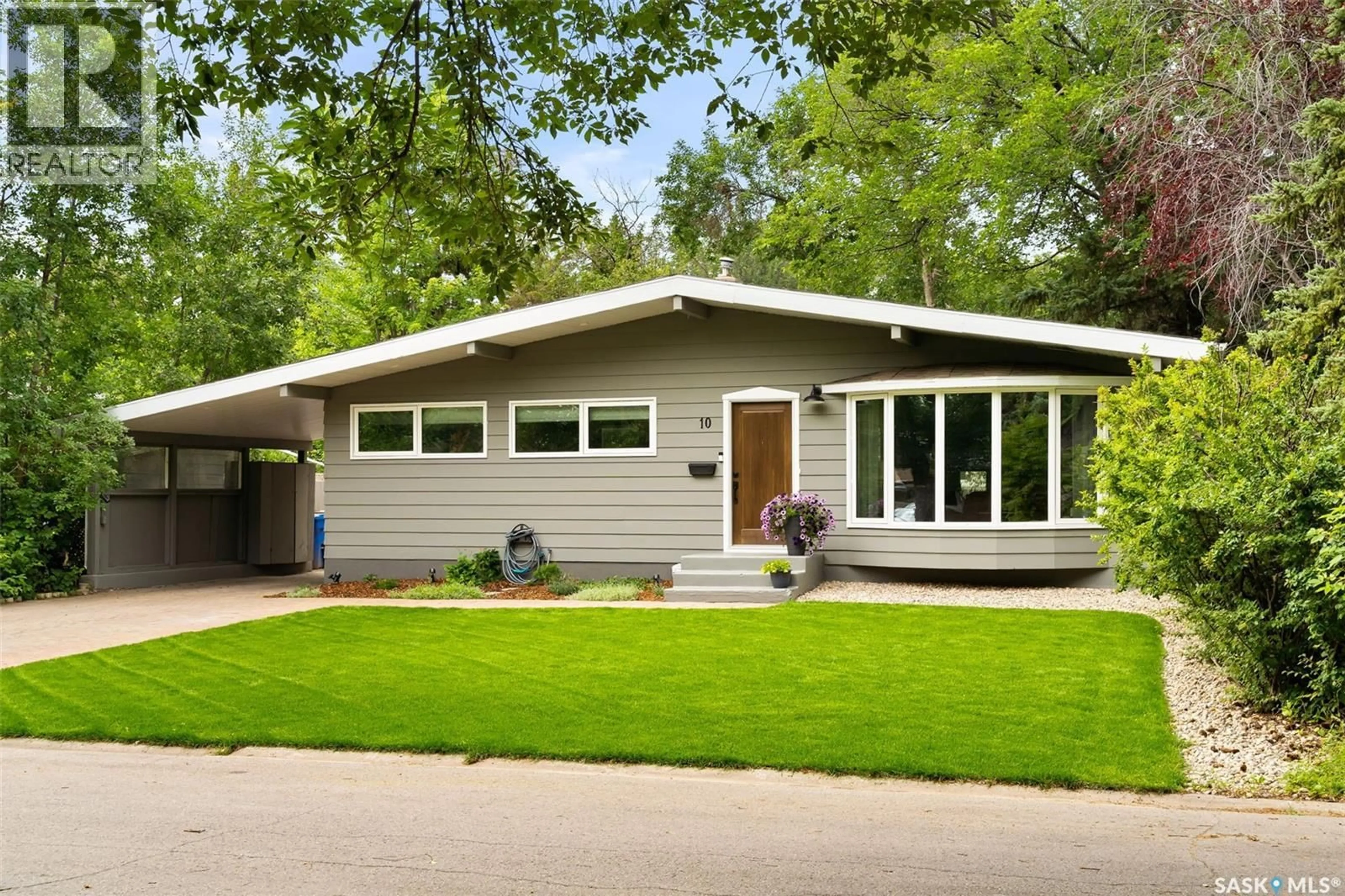 Home with vinyl exterior material, street for 10 MARSH CRESCENT, Regina Saskatchewan S4S5R4