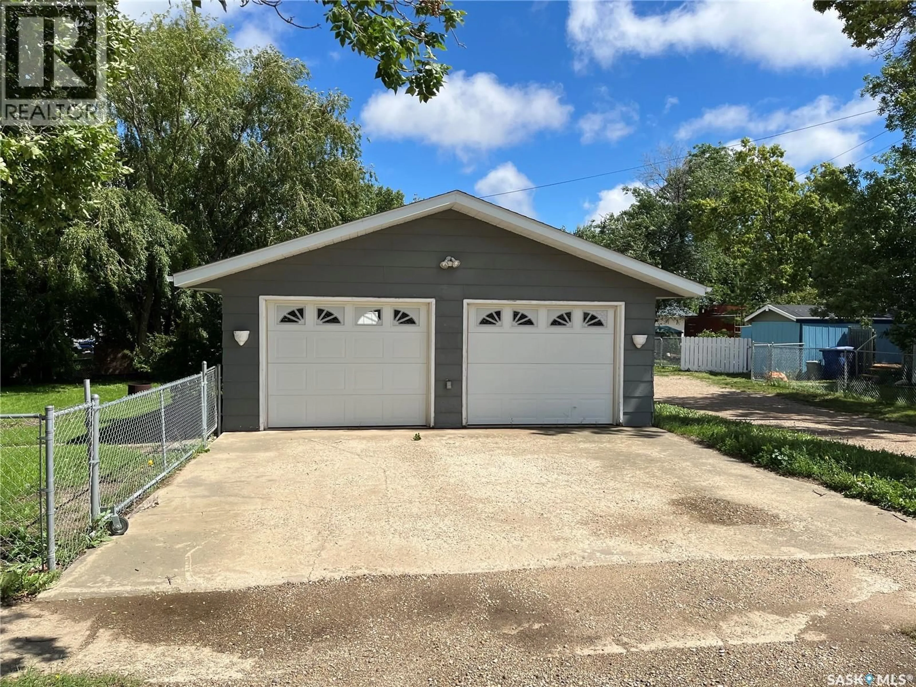 Indoor garage for 103 4TH AVENUE, Lafleche Saskatchewan S0H2K0