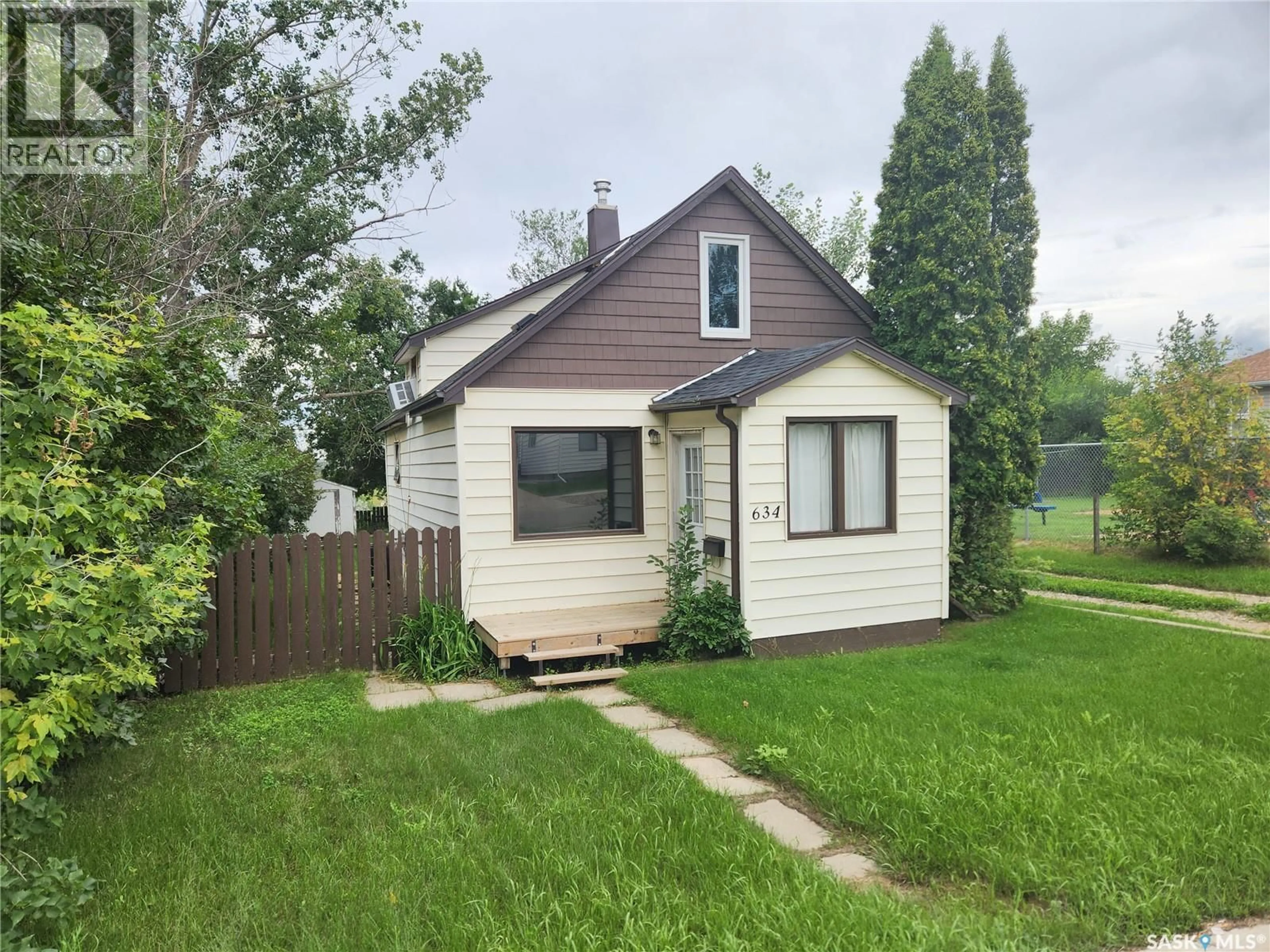 Shed for 634 2ND STREET, Estevan Saskatchewan S4A0K9