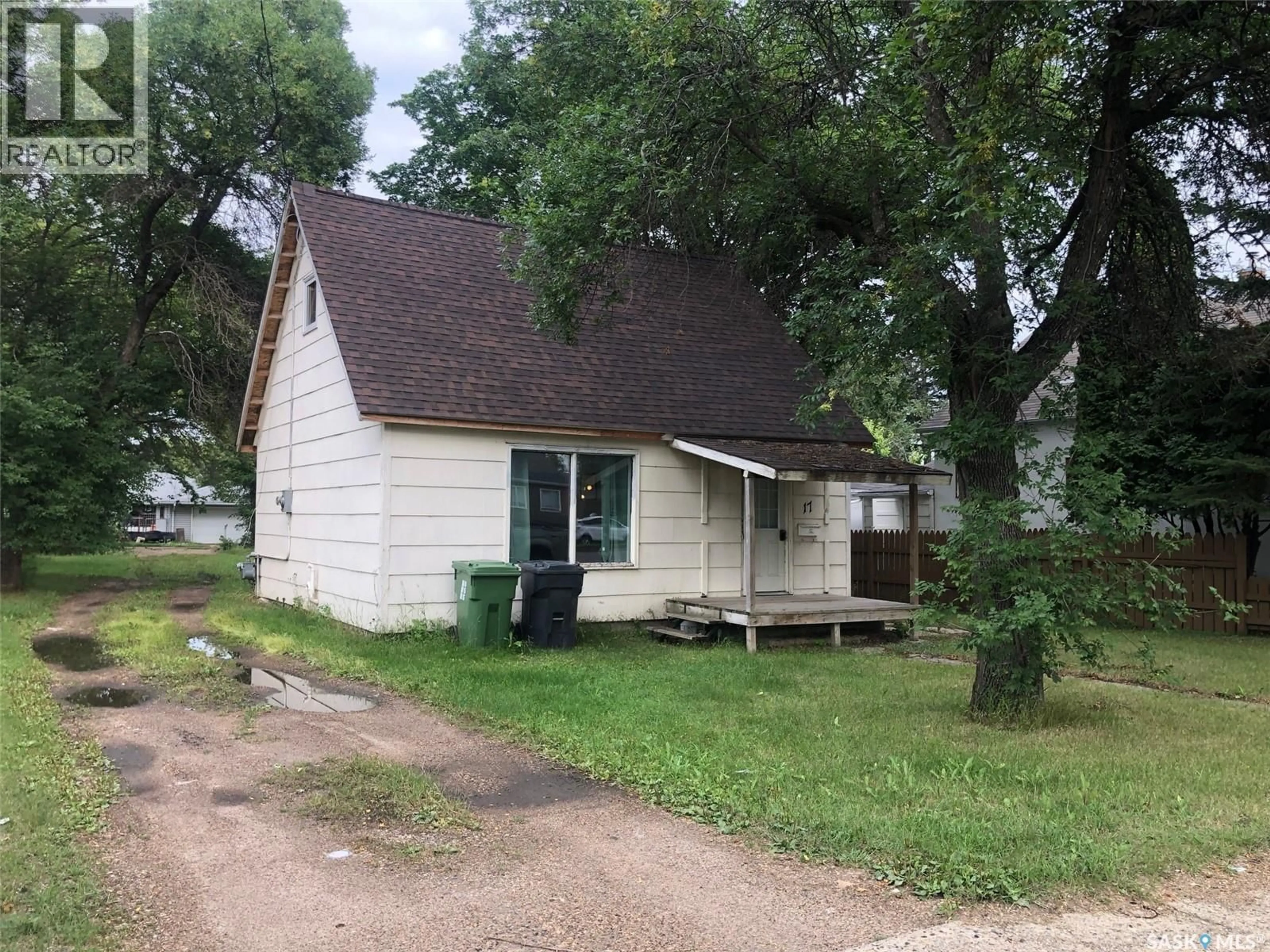 Shed for 17 GLADSTONE AVENUE, Yorkton Saskatchewan S3N2B2