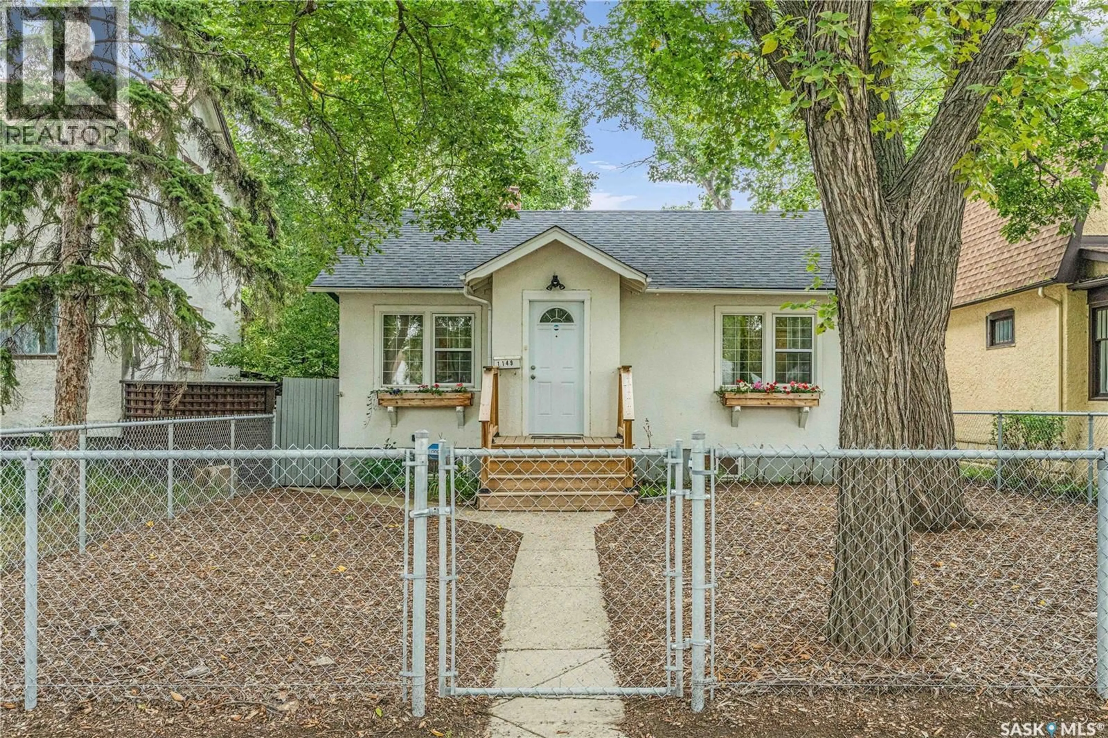 Home with vinyl exterior material, street for 1149 ELPHINSTONE STREET, Regina Saskatchewan S4T3M2