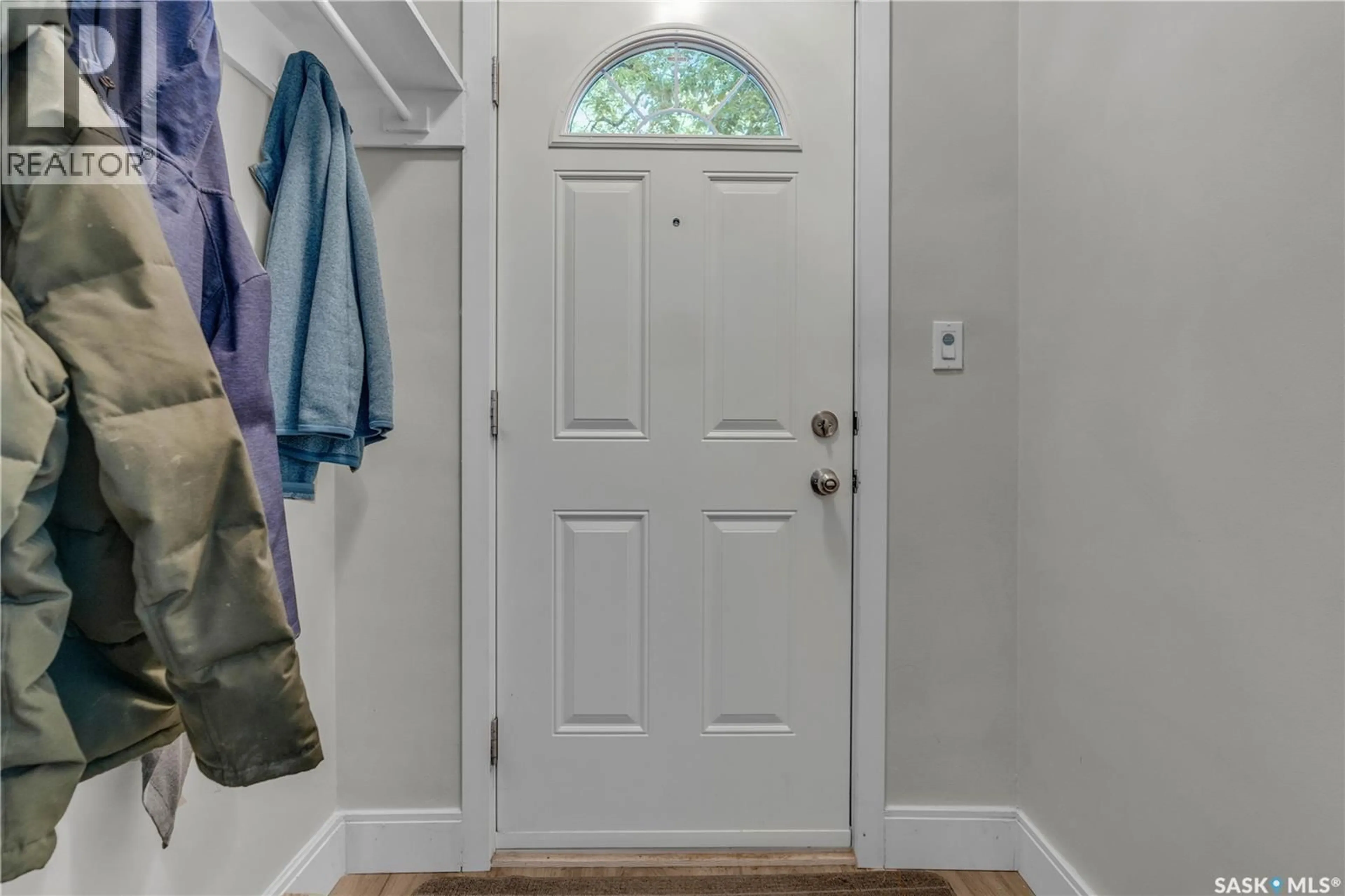 Indoor entryway for 1149 ELPHINSTONE STREET, Regina Saskatchewan S4T3M2
