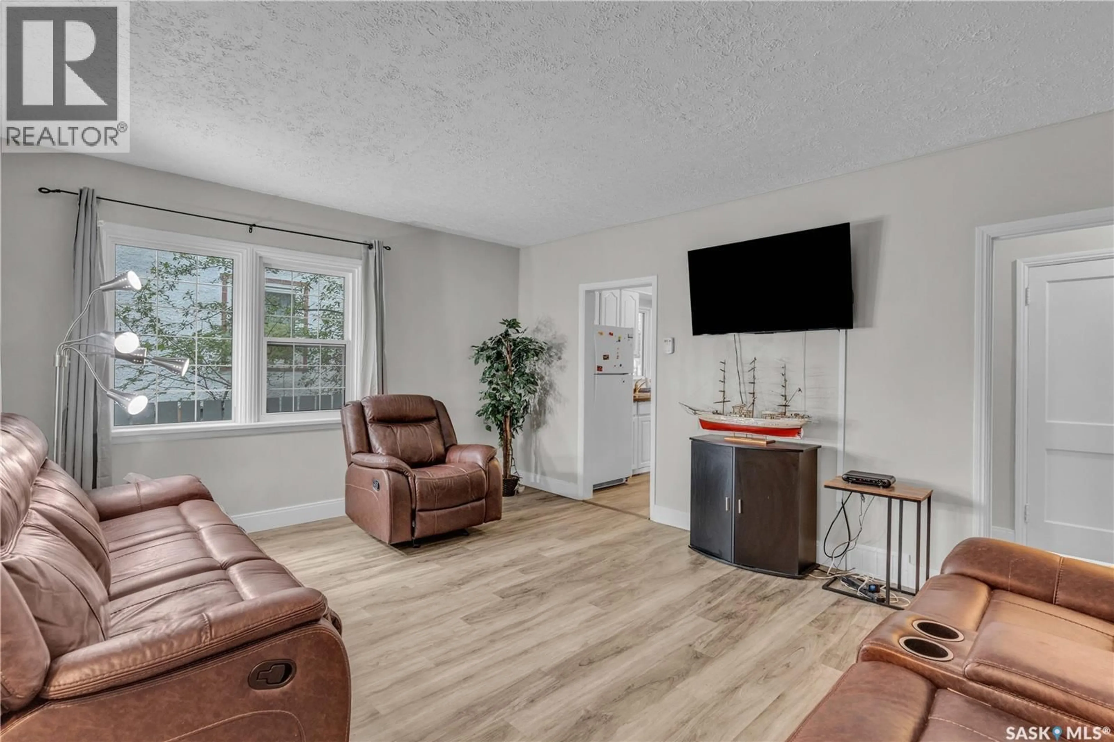 Living room with furniture, unknown for 1149 ELPHINSTONE STREET, Regina Saskatchewan S4T3M2