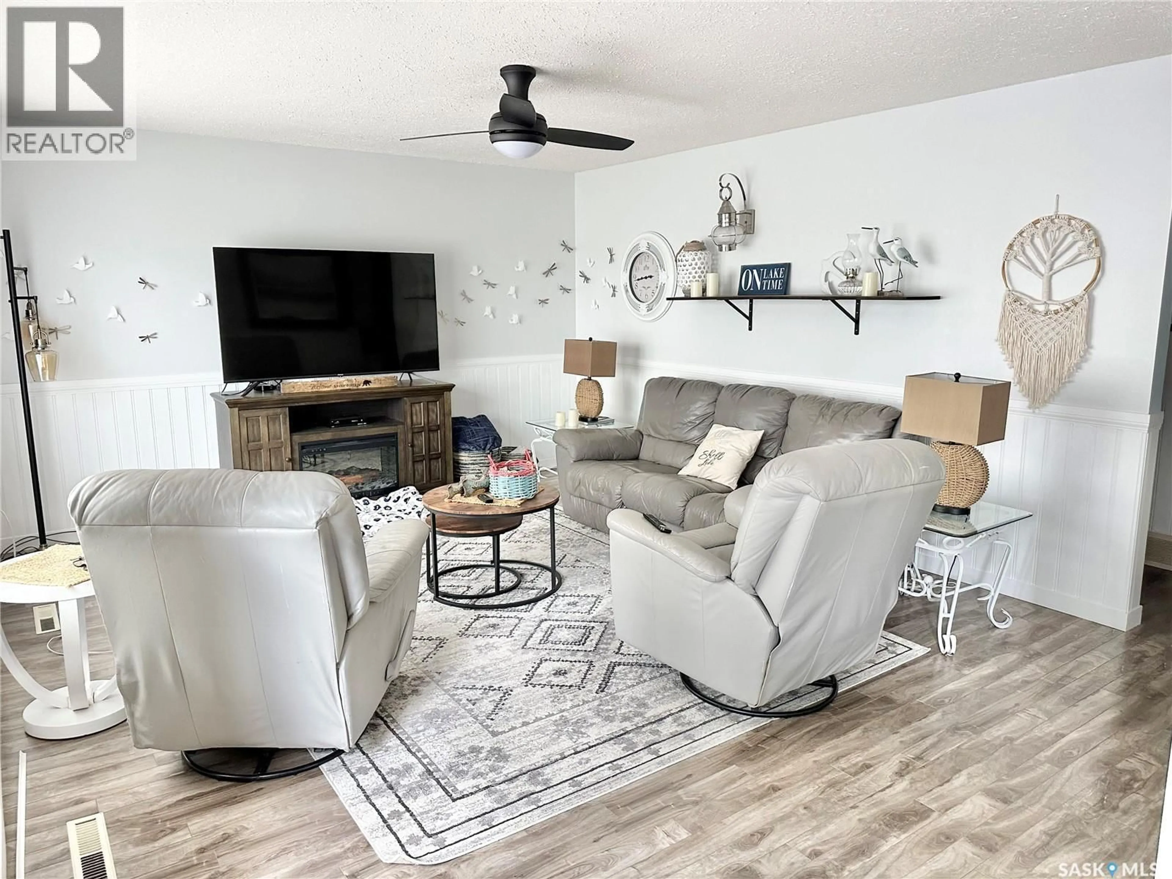 Living room with furniture, unknown for 100 MISTY BAY DRIVE, Big Shell Saskatchewan S0J2G0