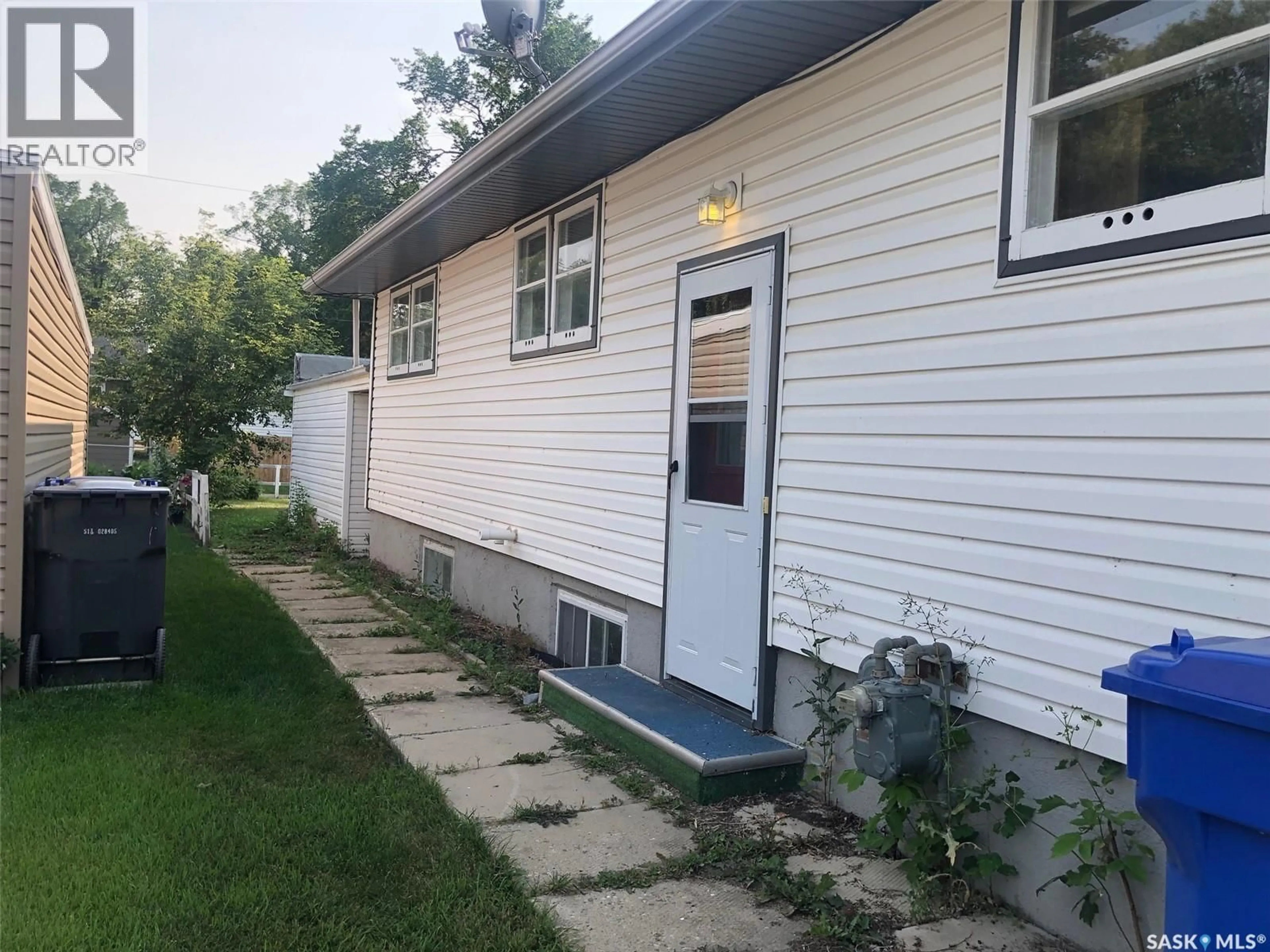 Home with vinyl exterior material, street for E - 303 FOURTH AVENUE, Canora Saskatchewan S0A0L0
