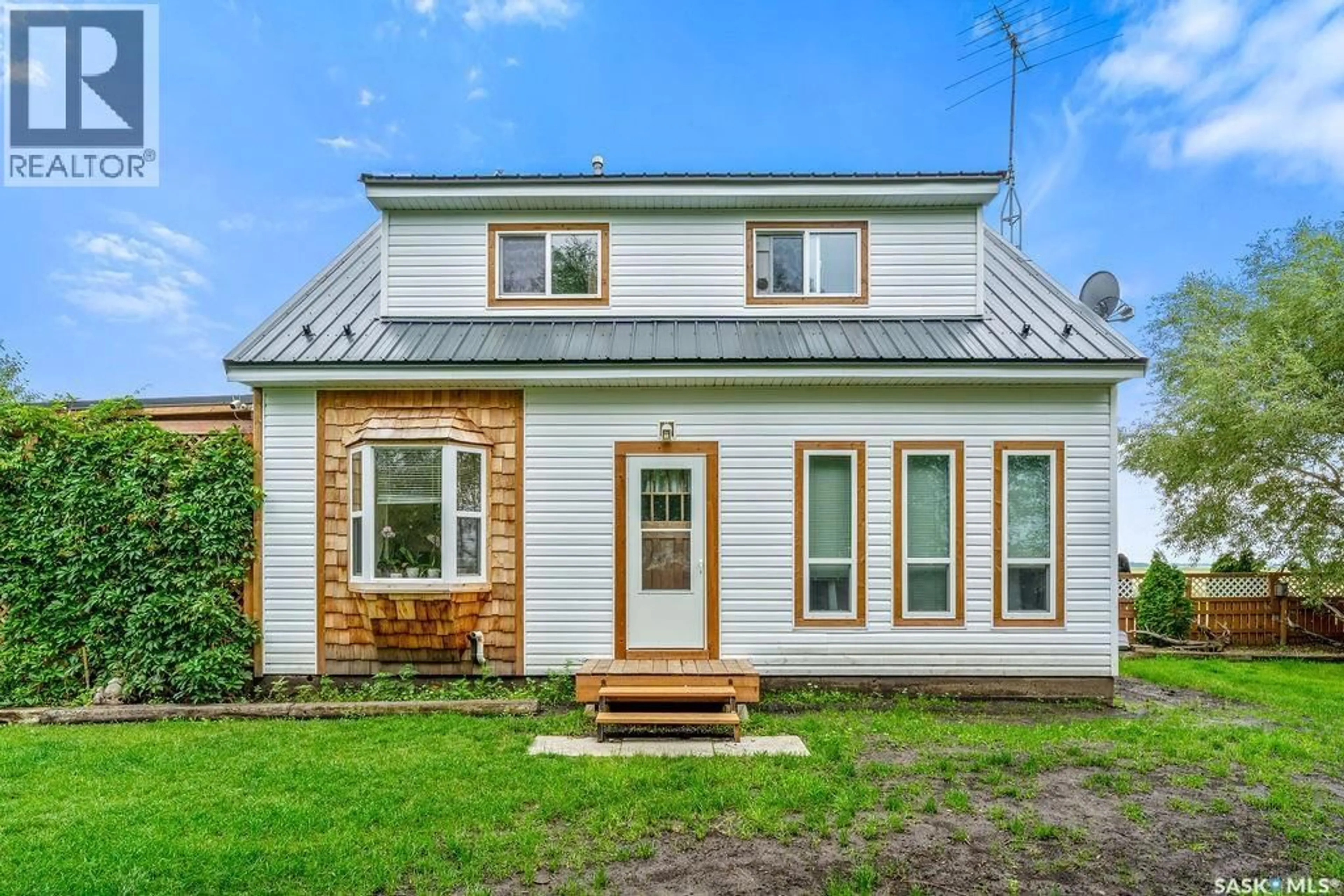 Home with vinyl exterior material, building for 111 MAIN STREET, Fletts Springs Rm No. 429 Saskatchewan S0K3V0