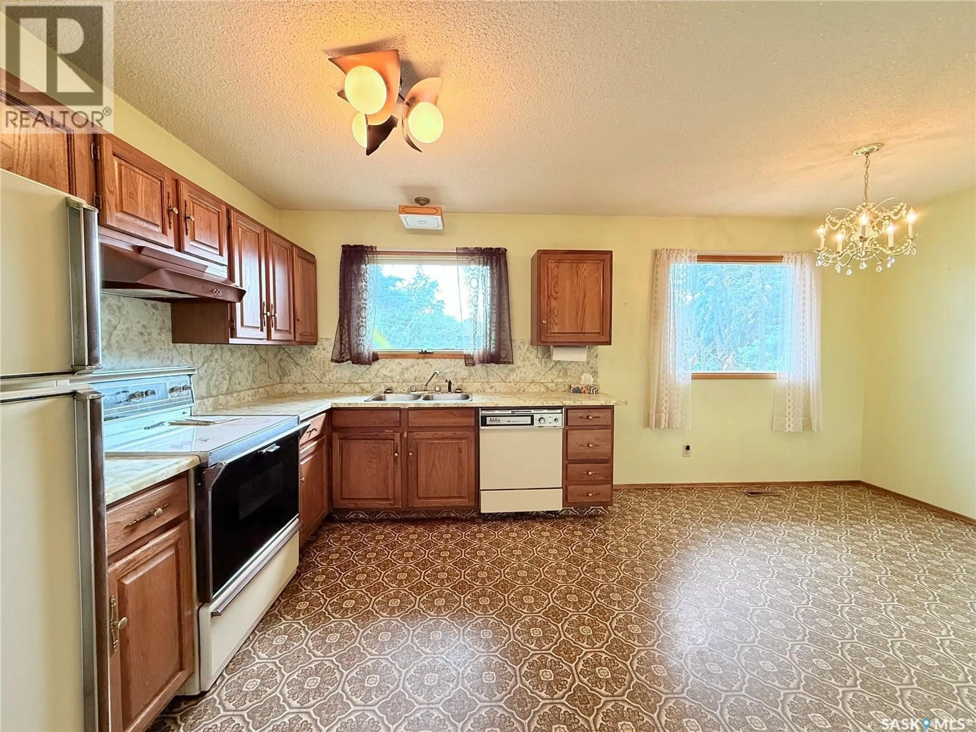 Standard kitchen, ceramic/tile floor for 420 SIMPSON STREET, Outlook Saskatchewan S0L2N0