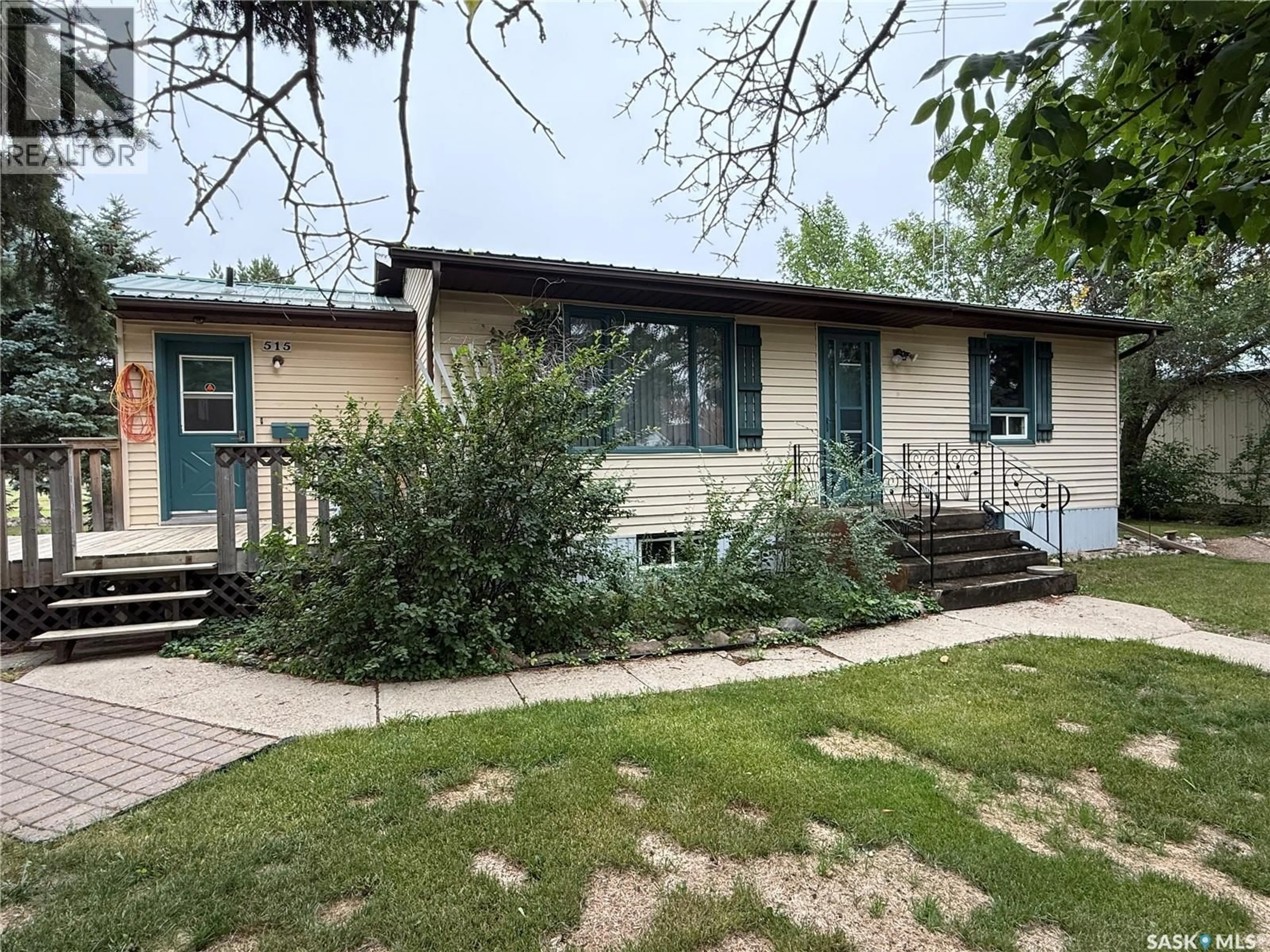 Home with vinyl exterior material, street for 515 MACDONALD AVENUE, Craik Saskatchewan S0G0V0