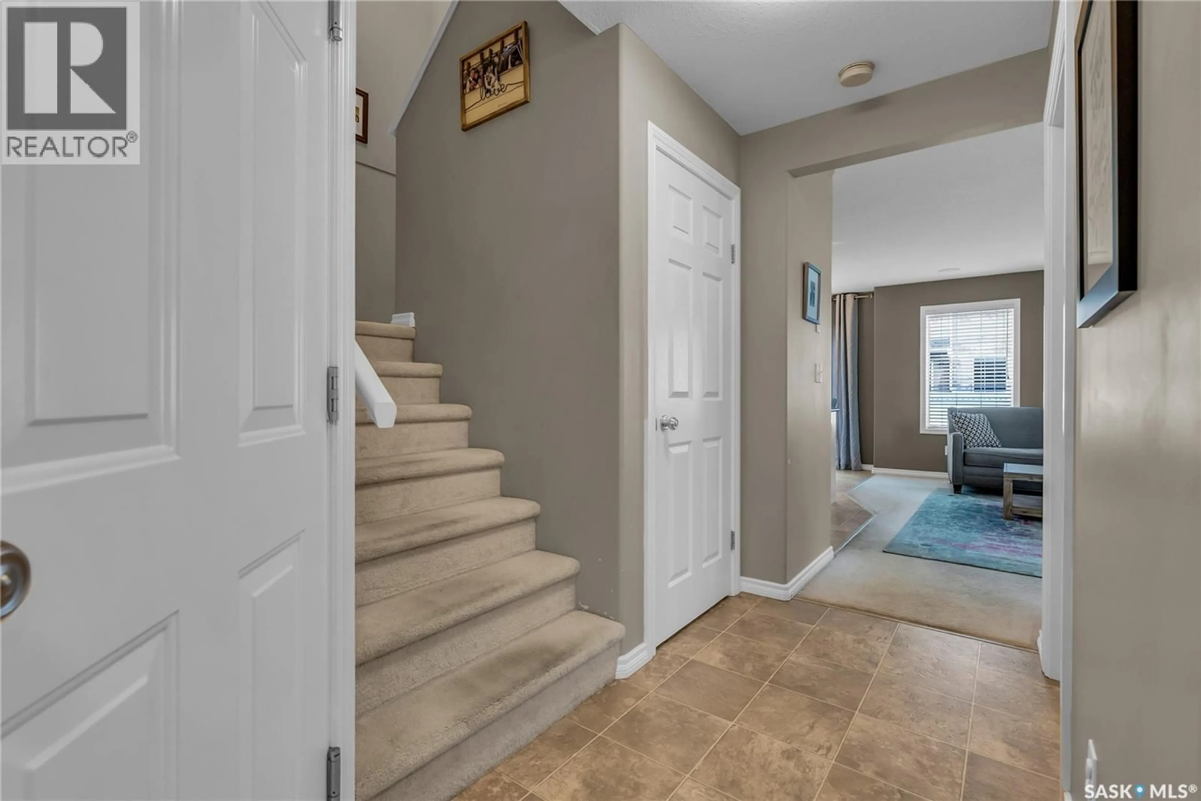 Indoor entryway for 84 103 BANYAN CRESCENT, Saskatoon Saskatchewan S7V1G4
