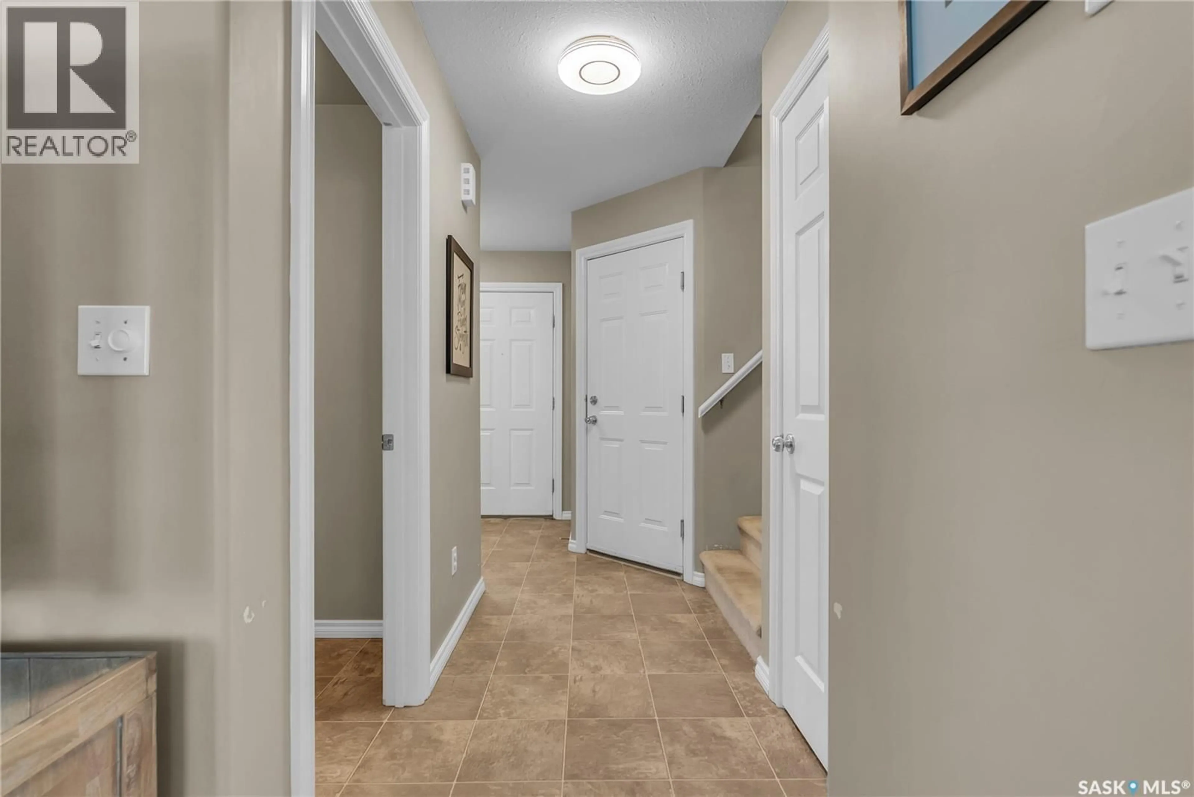 Indoor entryway for 84 103 BANYAN CRESCENT, Saskatoon Saskatchewan S7V1G4