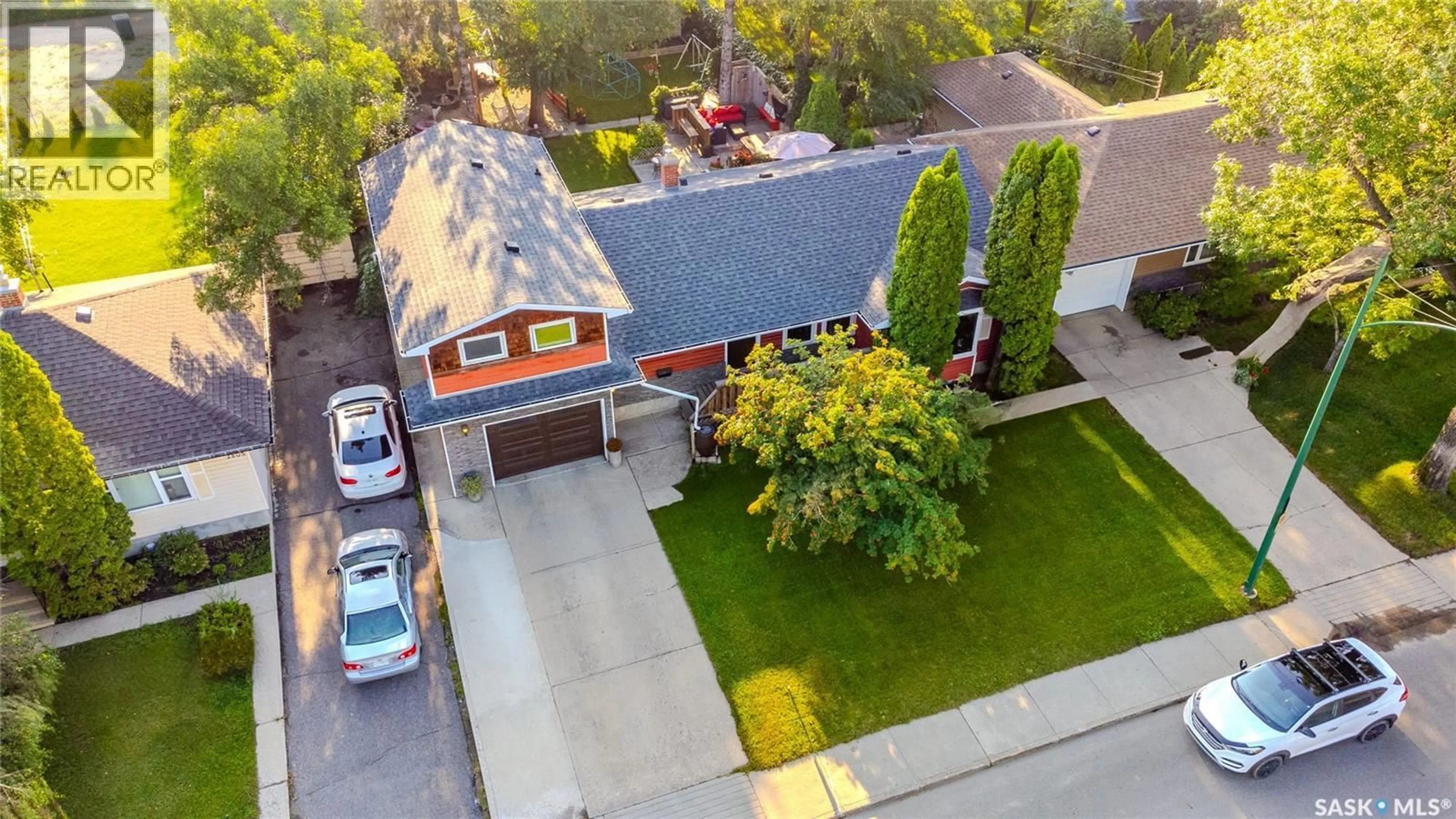 A pic from outside/outdoor area/front of a property/back of a property/a pic from drone, street for 2807 CLARENCE AVENUE, Saskatoon Saskatchewan S7J1M7