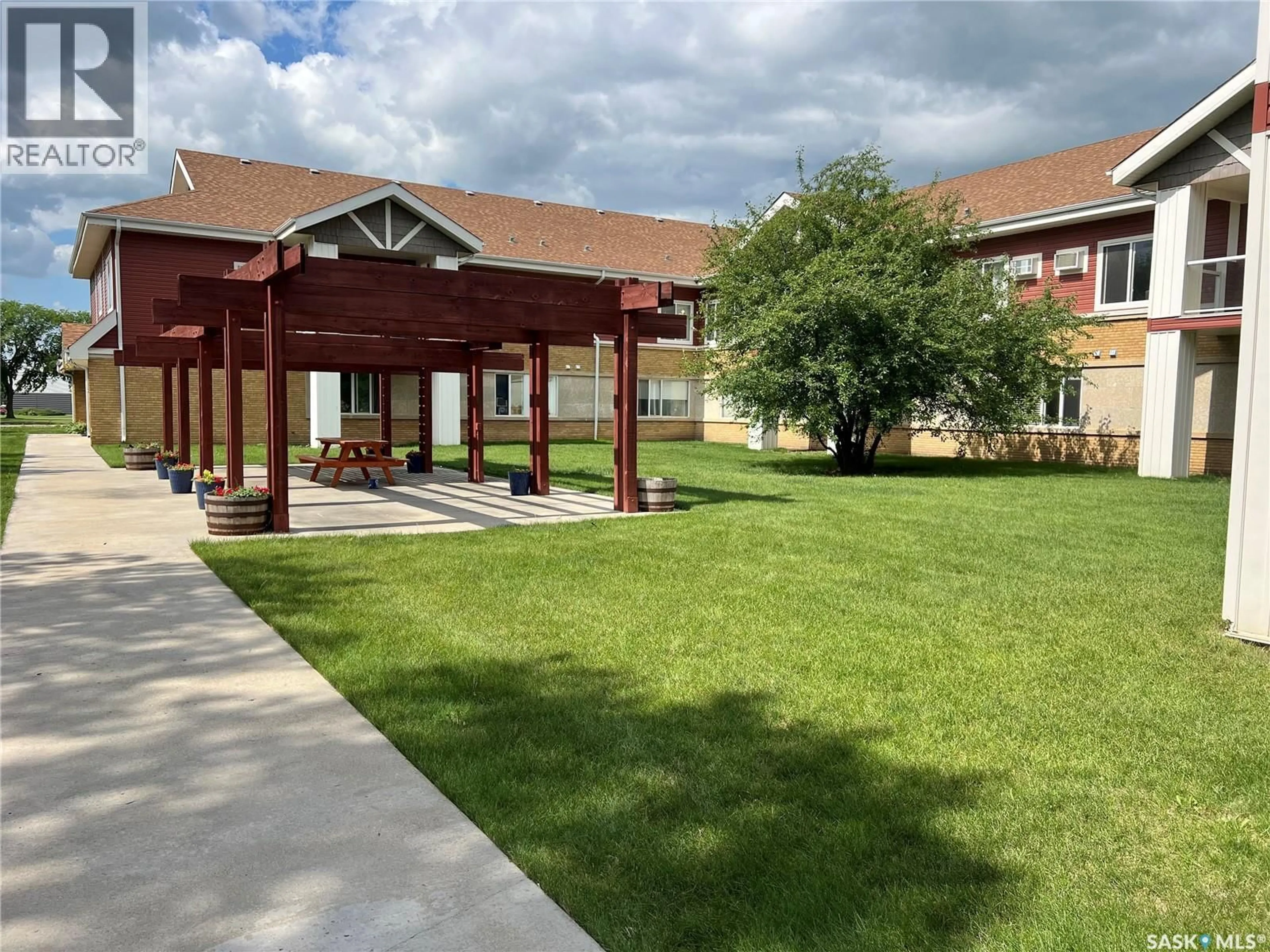Patio, building for 302 - 114 BEMISTER AVENUE E, Melfort Saskatchewan S0E1A0