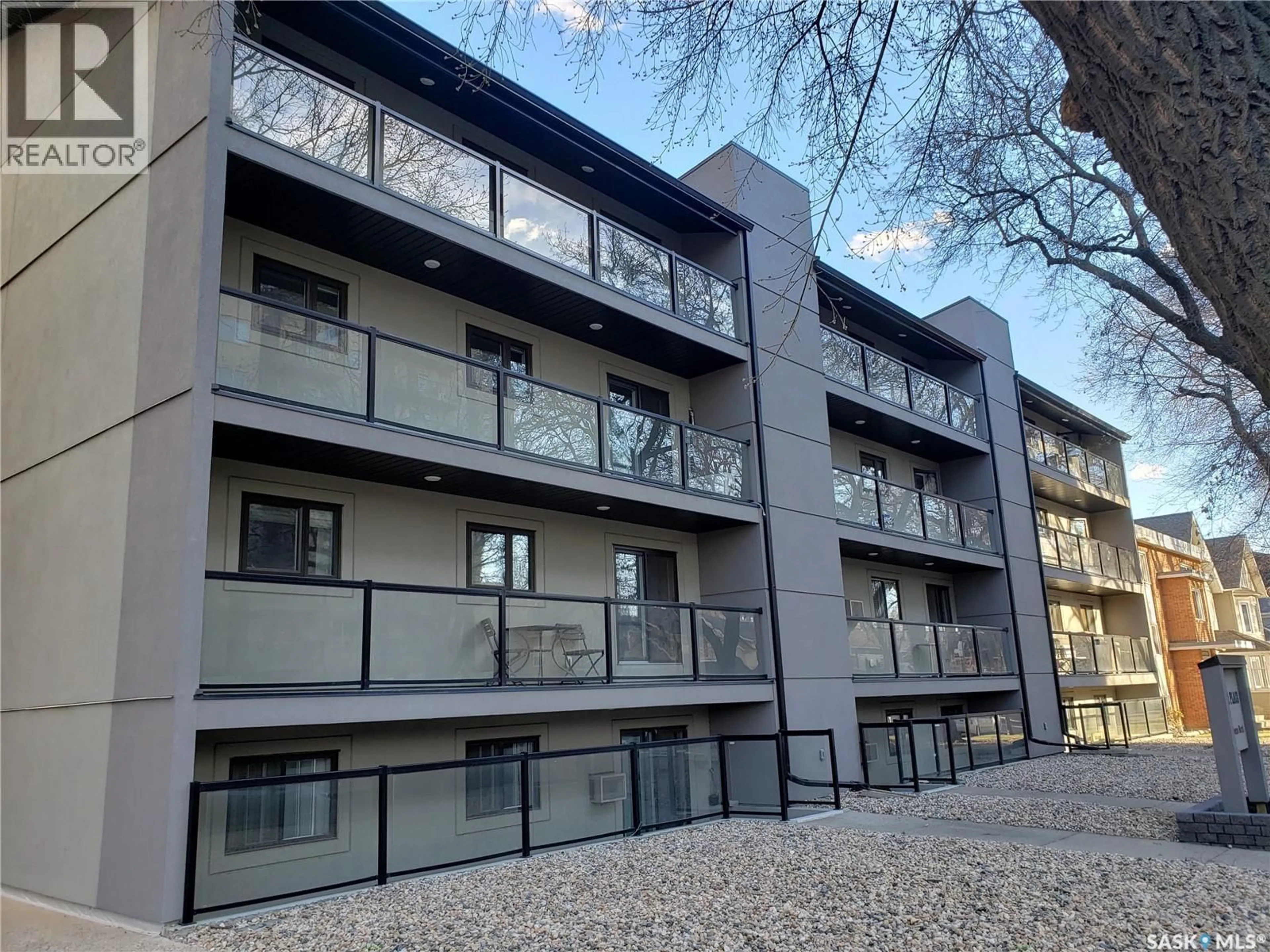 A pic from outside/outdoor area/front of a property/back of a property/a pic from drone, building for 305 - 536 4TH AVENUE, Saskatoon Saskatchewan S7K2M7