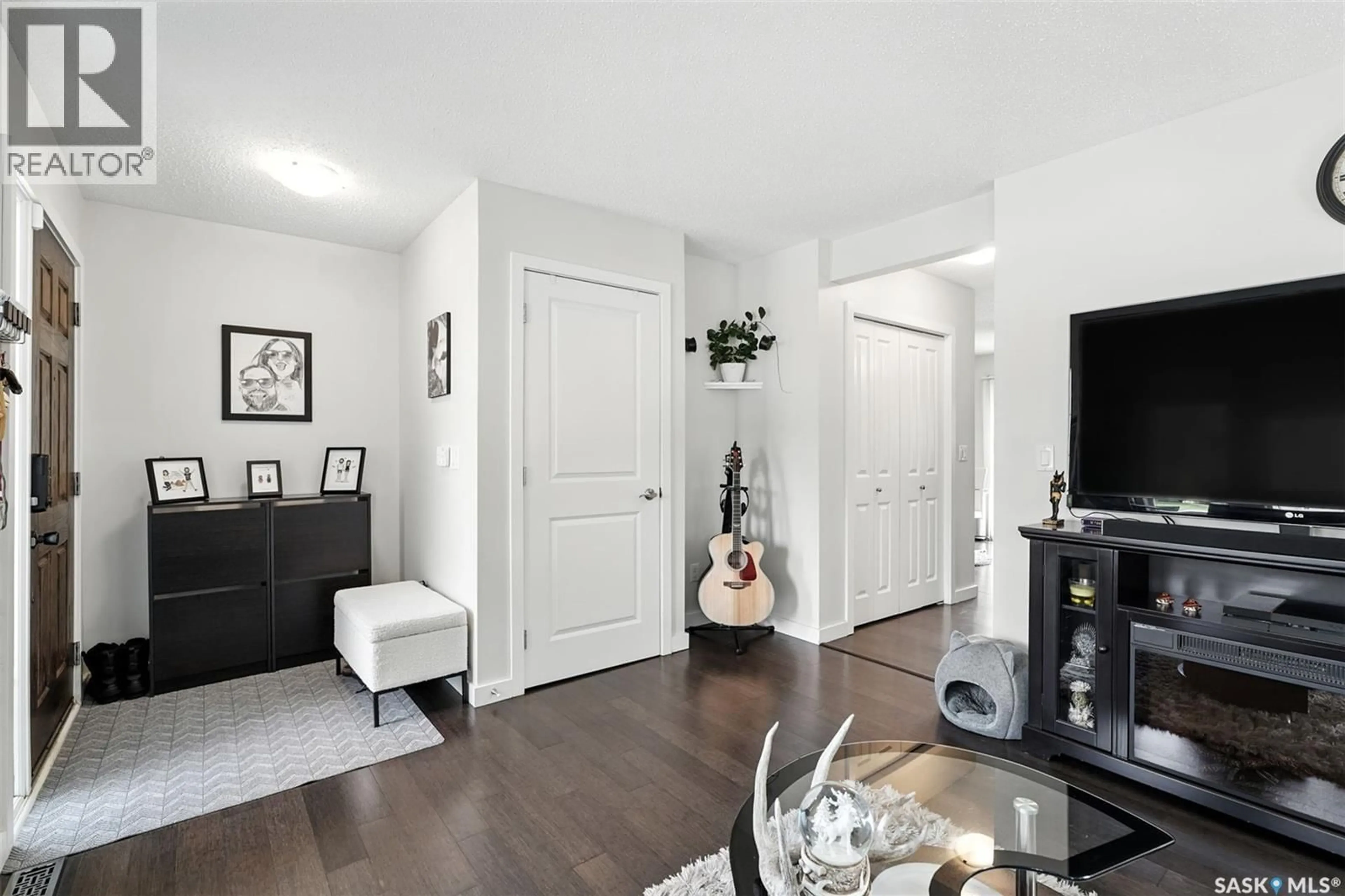 Indoor entryway for 171 135 ASHWORTH CRESCENT, Saskatoon Saskatchewan S7T0N1