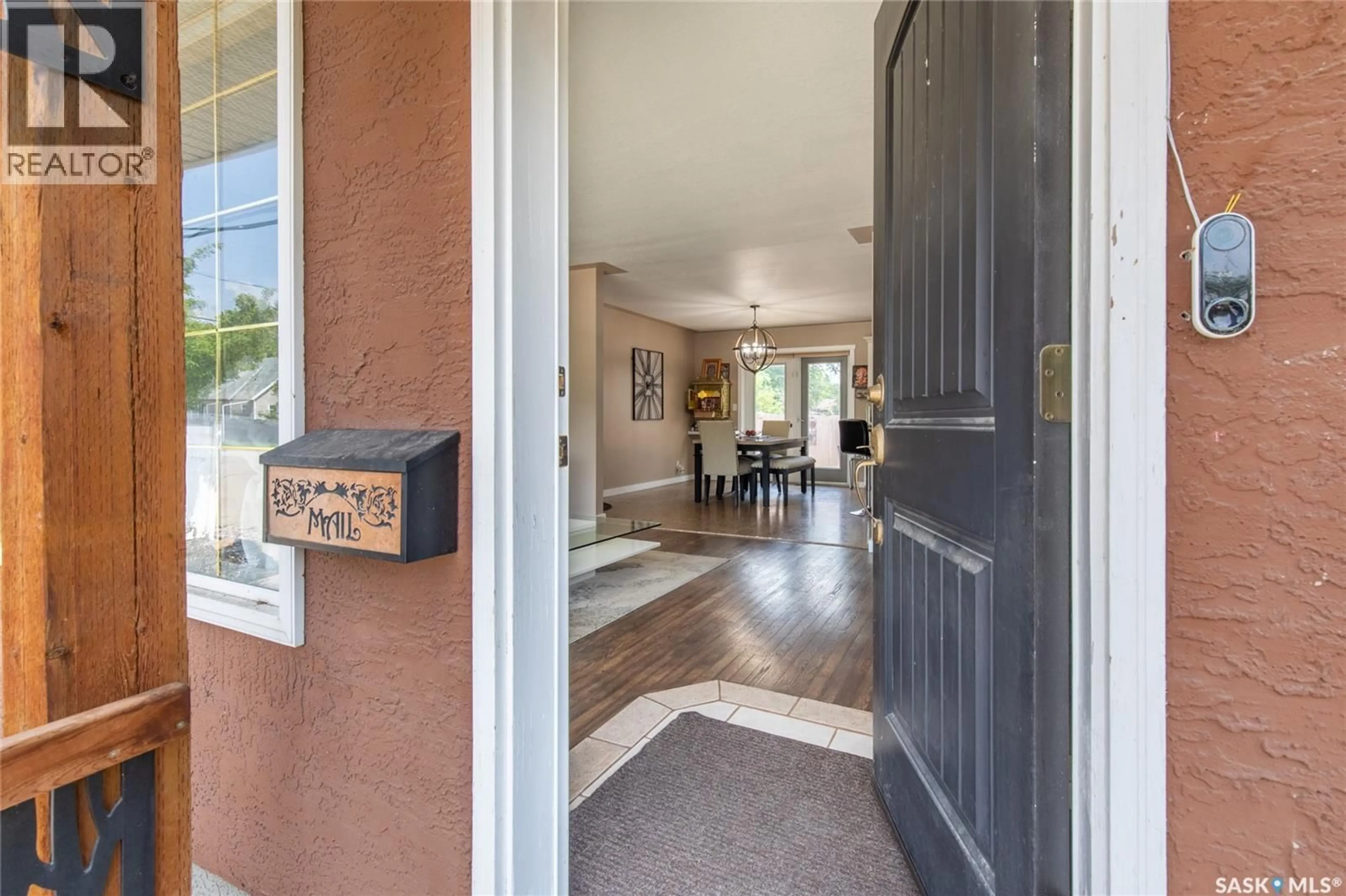 Indoor entryway for NE - 405 4TH AVENUE, Moose Jaw Saskatchewan S6H8B8