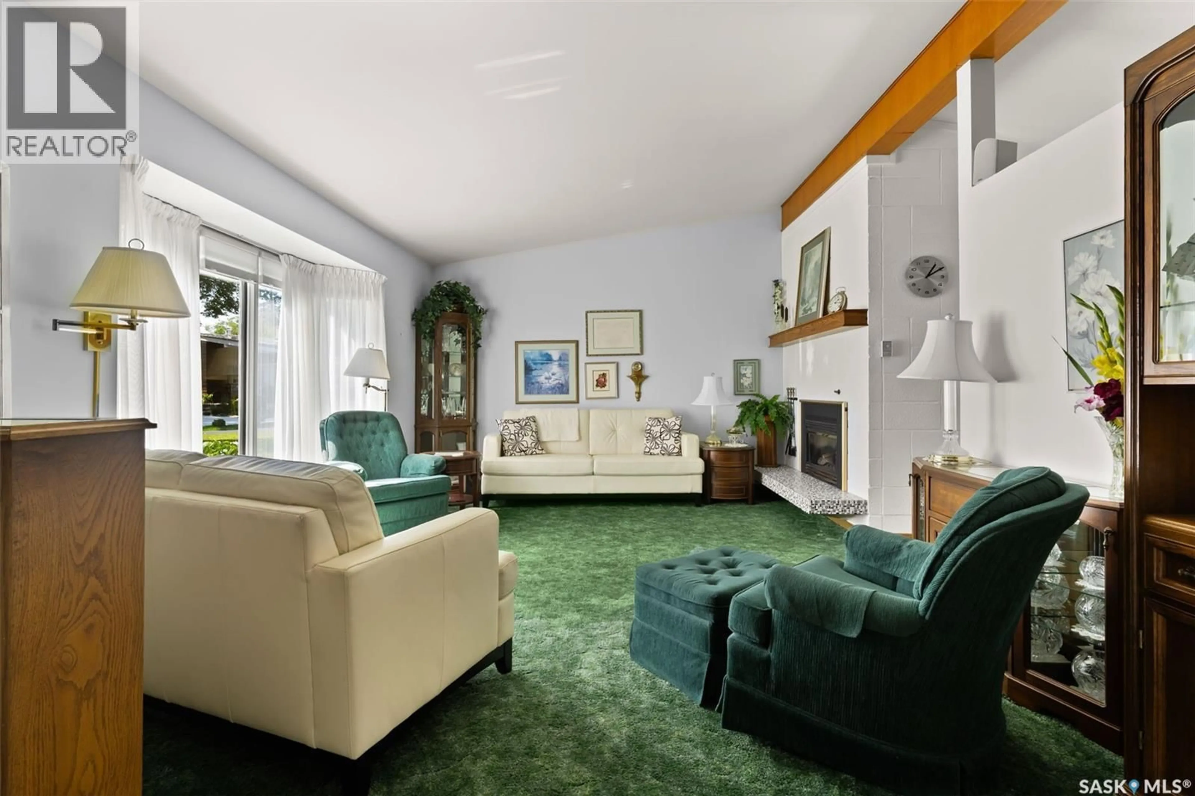Living room with furniture, carpet floor for 12 CASTLE BAY, Regina Saskatchewan S4S4X4