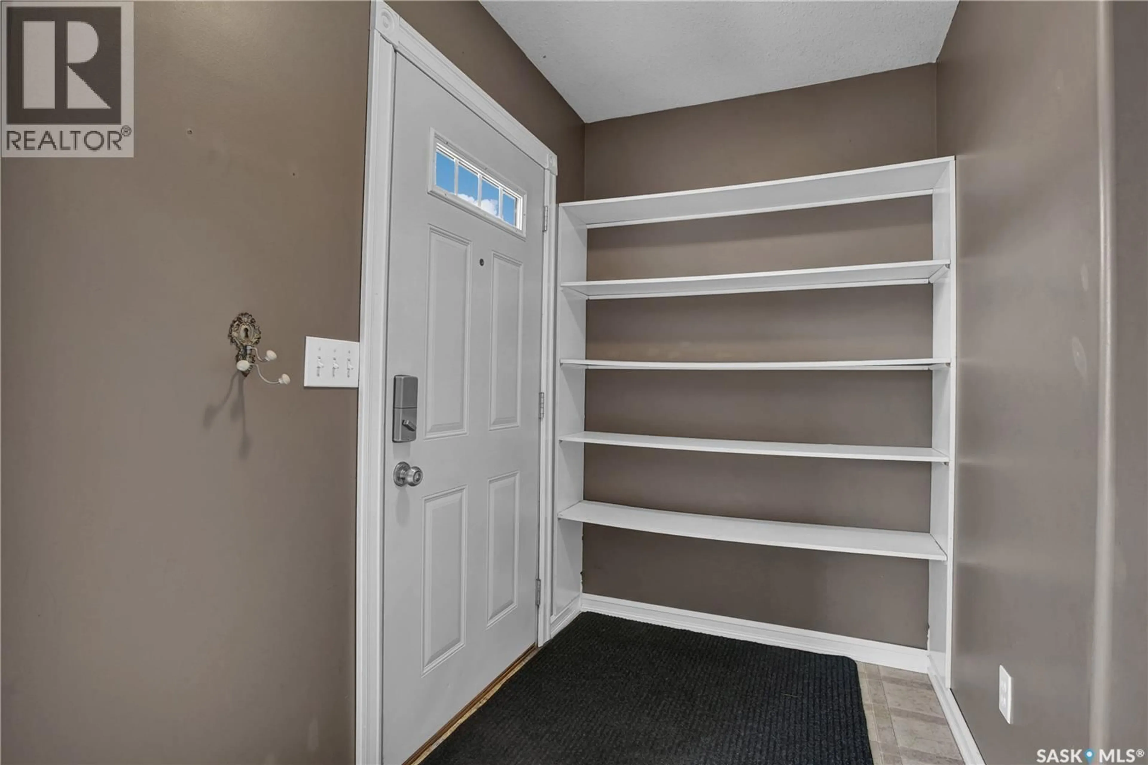 Indoor entryway for 16 203 HEROLD TERRACE, Saskatoon Saskatchewan S7V1H4
