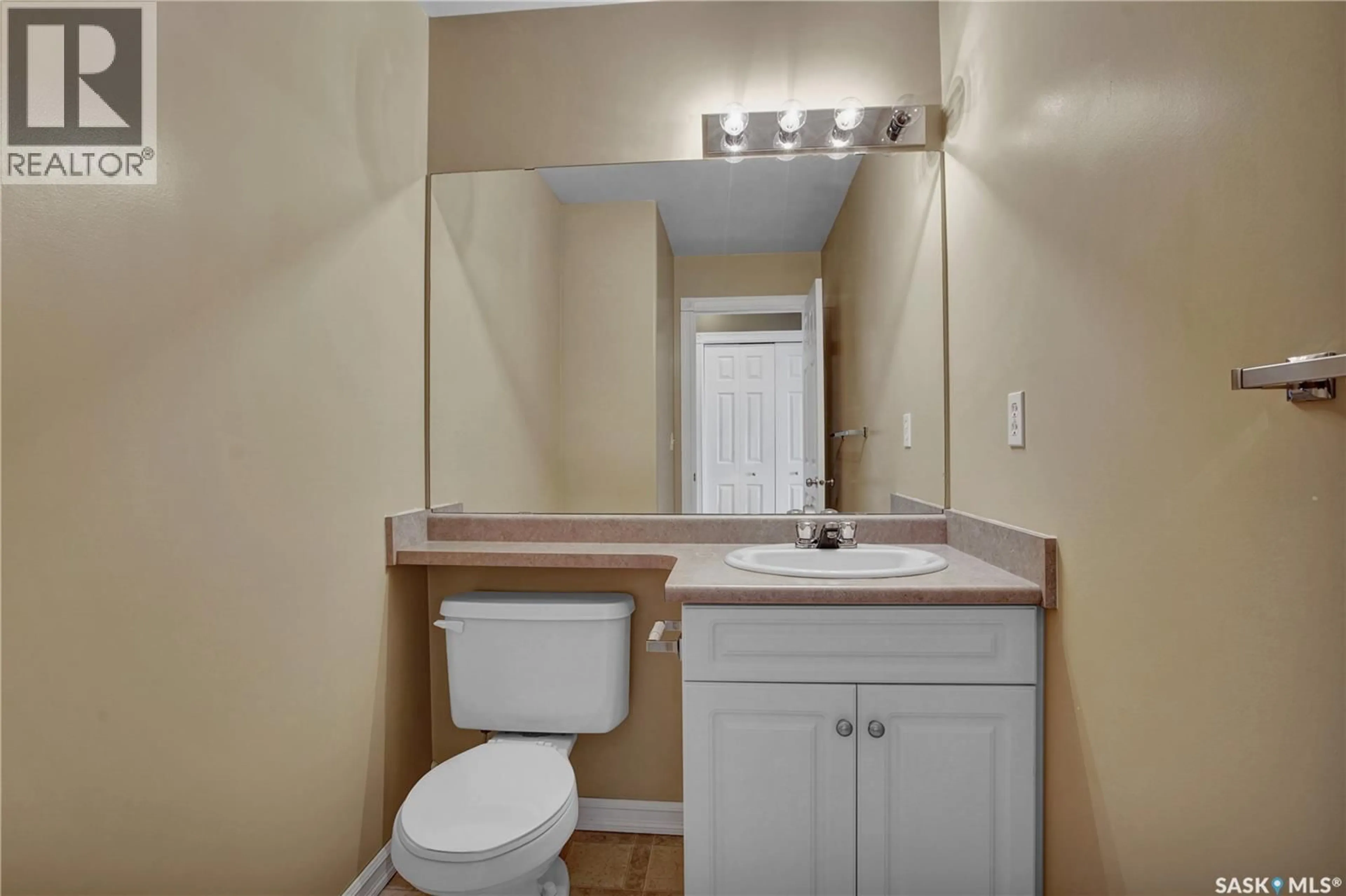 Standard bathroom, unknown for 16 203 HEROLD TERRACE, Saskatoon Saskatchewan S7V1H4