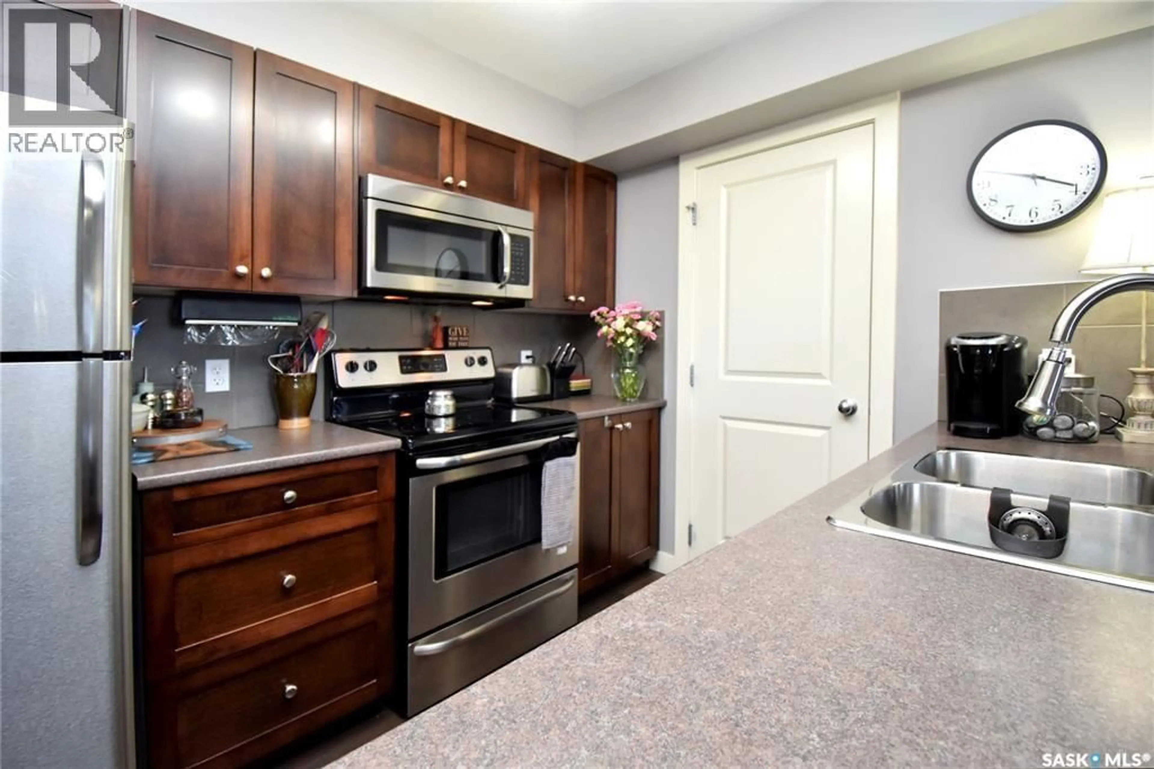 Standard kitchen, unknown for 306 - 308 PETTERSON DRIVE, Estevan Saskatchewan S4A2A8