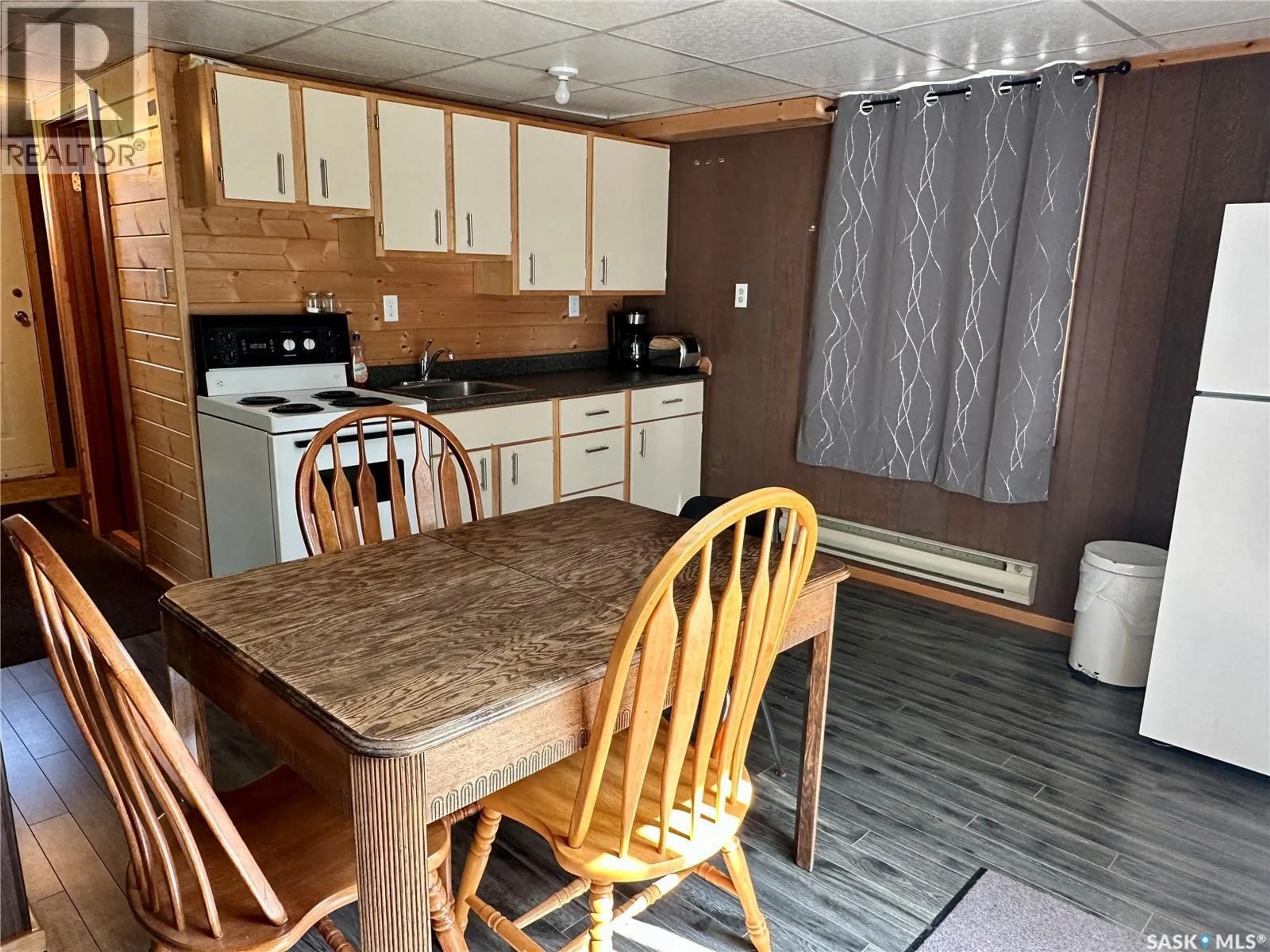 Standard kitchen, wood/laminate floor for 31 FOX STREET, Missinipe Saskatchewan S0J1L0