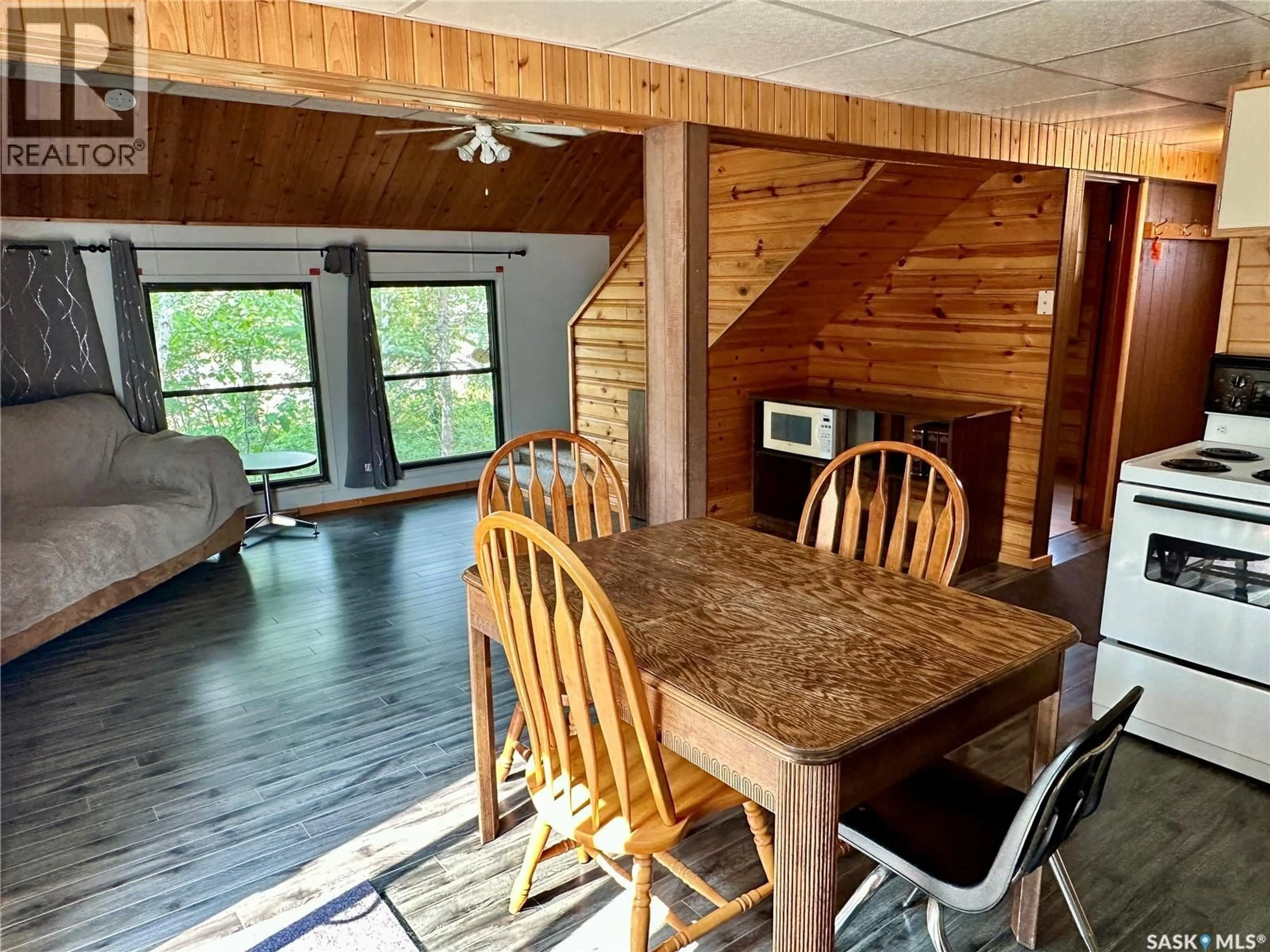Dining room, wood/laminate floor for 31 FOX STREET, Missinipe Saskatchewan S0J1L0