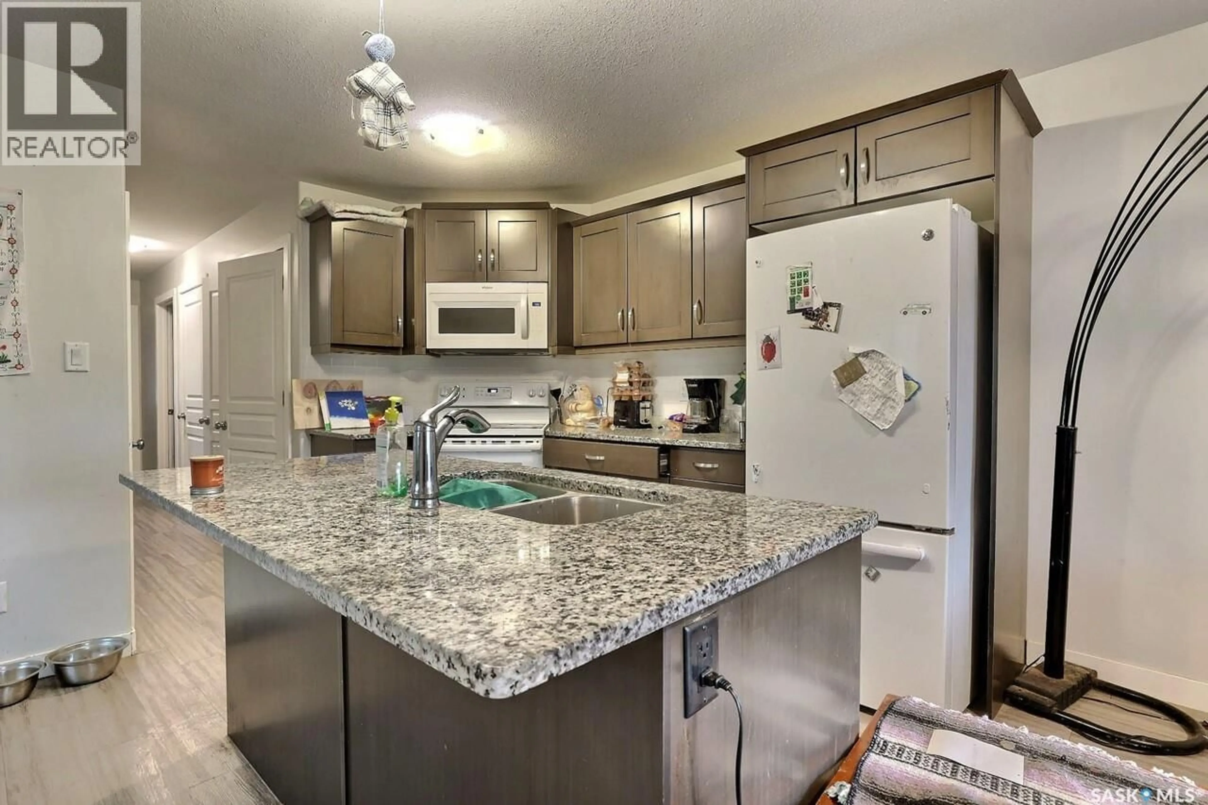 Standard kitchen, ceramic/tile floor for 374 WASCANA STREET, Regina Saskatchewan S4R4H9