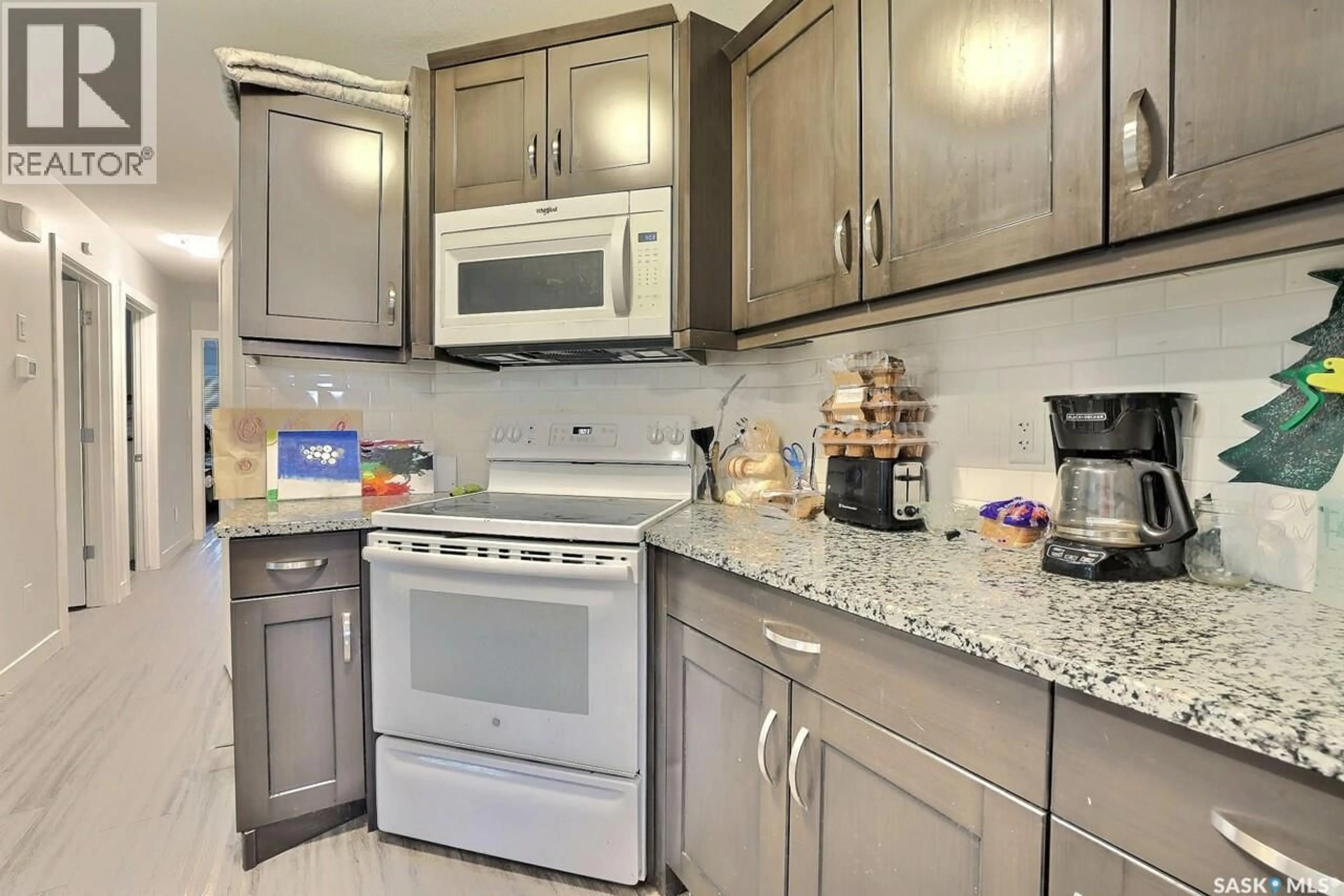 Standard kitchen, ceramic/tile floor for 374 WASCANA STREET, Regina Saskatchewan S4R4H9
