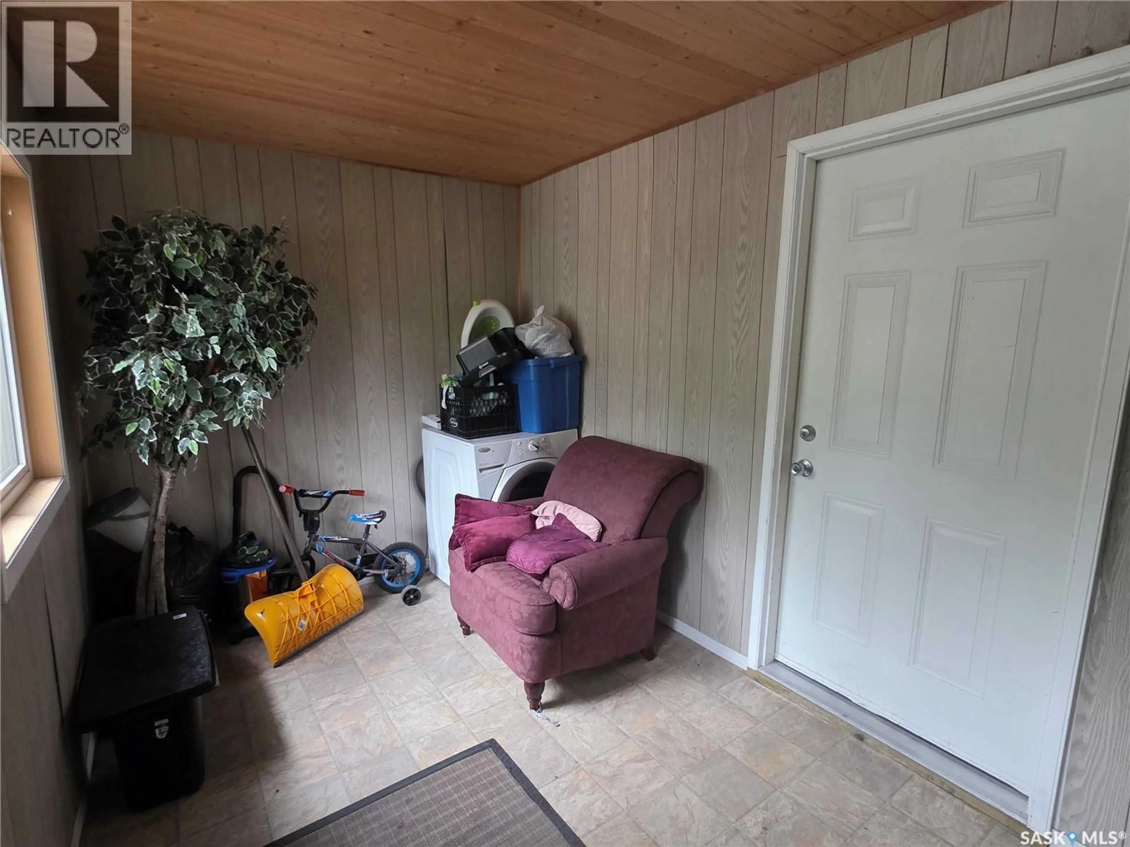 A pic of a room for 1415 VICTORIA AVENUE, Regina Saskatchewan S4P1P8