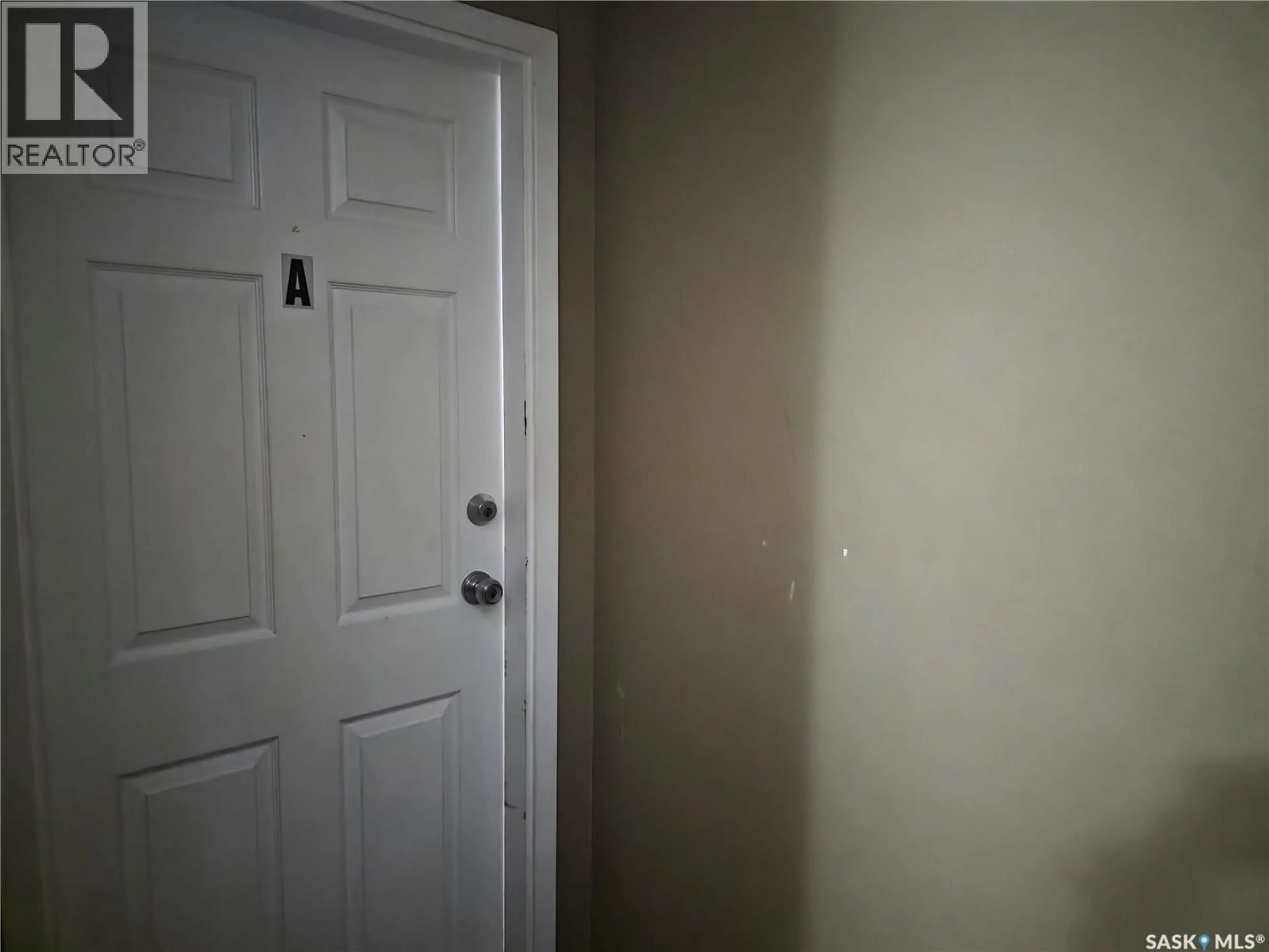 A pic of a room for 1415 VICTORIA AVENUE, Regina Saskatchewan S4P1P8